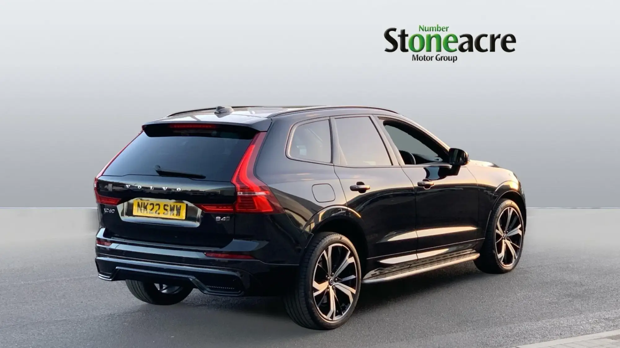 Volvo XC60 Plus (Dark) B4 AWD mild hybrid (Diesel) NK22SWW Image 2