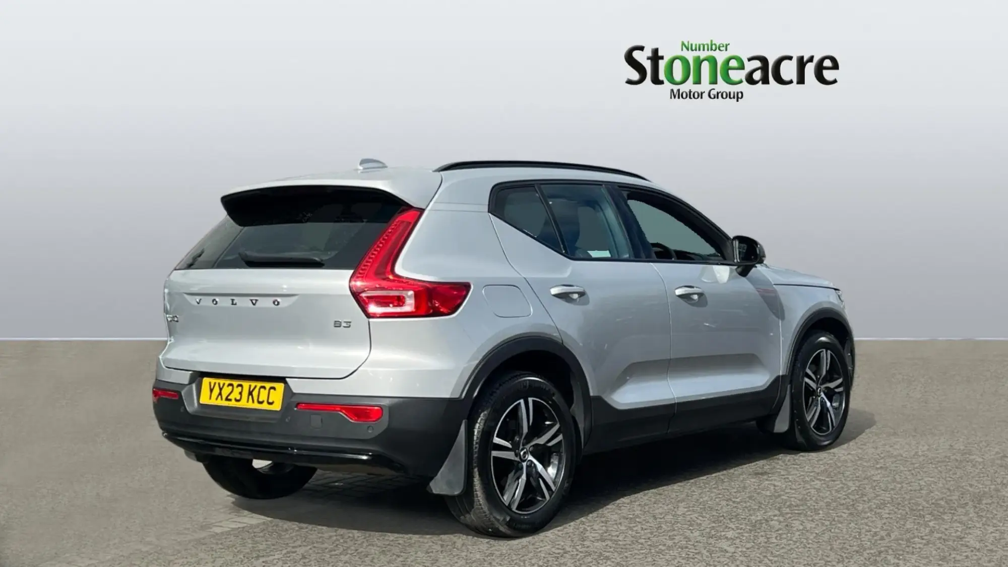 Volvo XC40 2.0 B3P Plus Dark 5dr Auto YX23KCC Image 2
