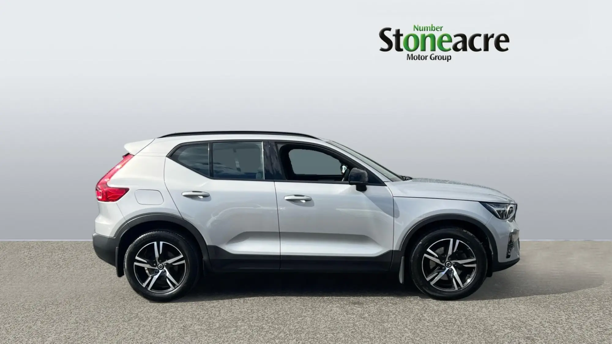 Volvo XC40 2.0 B3P Plus Dark 5dr Auto YX23KCC Image 3
