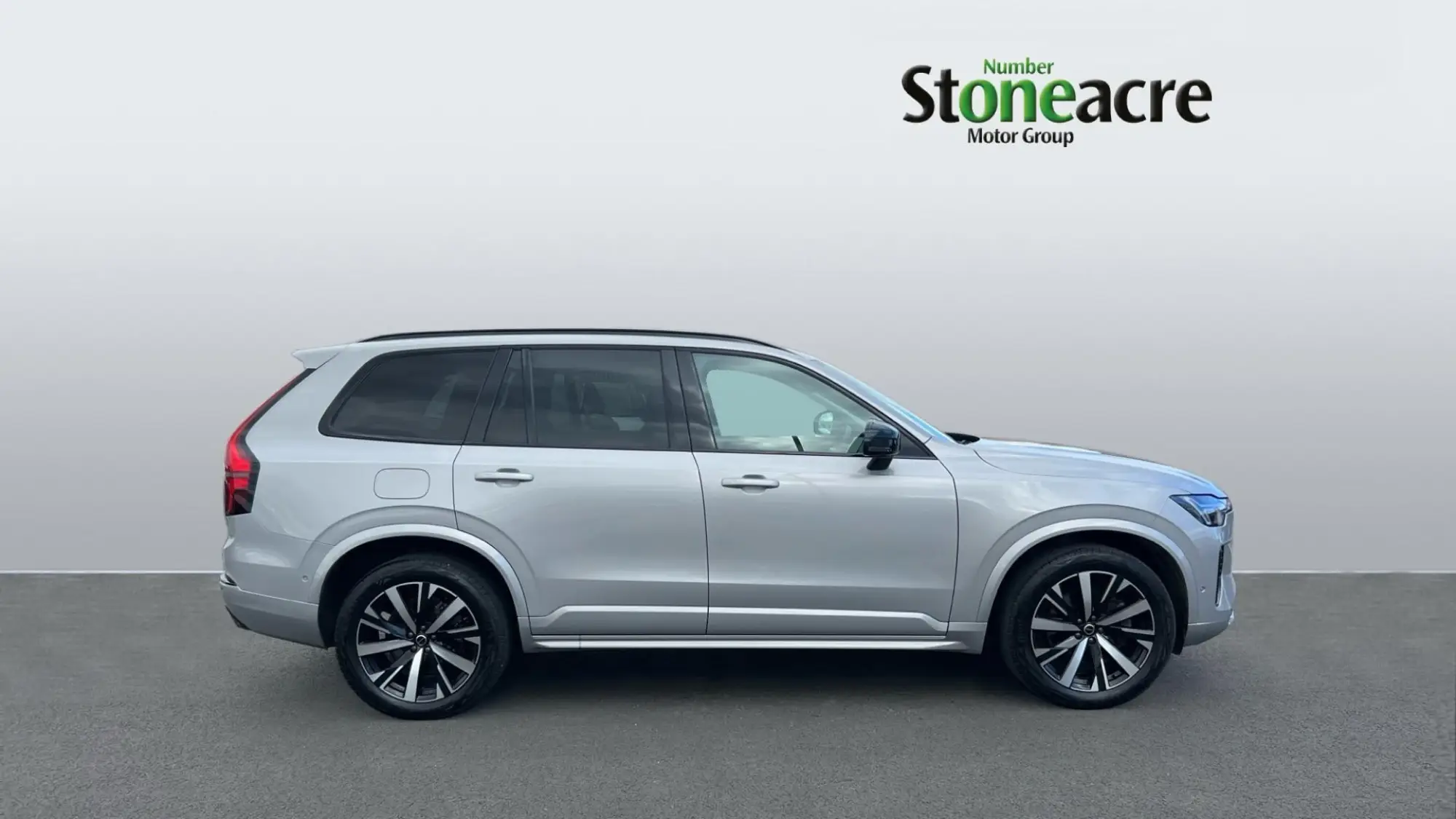 Volvo XC90 2.0 B5 MHEV Plus Auto 4WD Euro 6 (s/s) 5dr LG25YGM Image 3