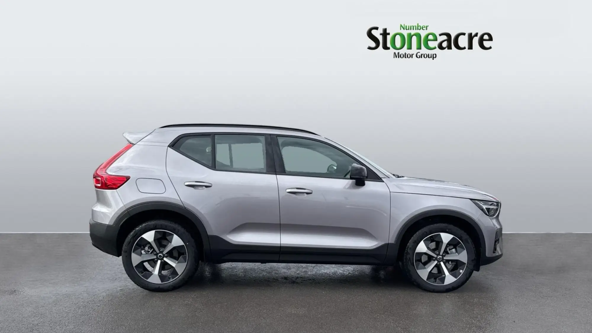 Volvo XC40 2.0 B3P Plus Dark 5dr Auto FY26PKE Image 3