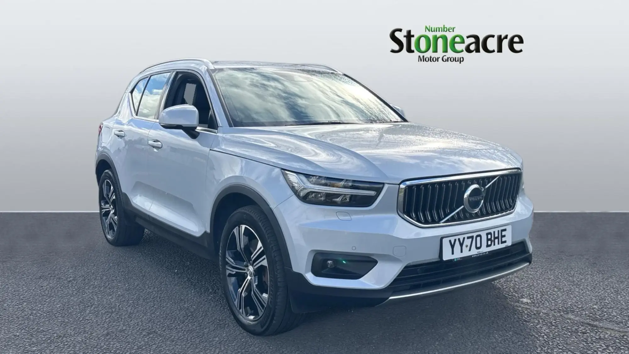 Volvo XC40 Recharge Recharge Inscription Pro, T5 plug-in hybrid YY70BHE Image 1