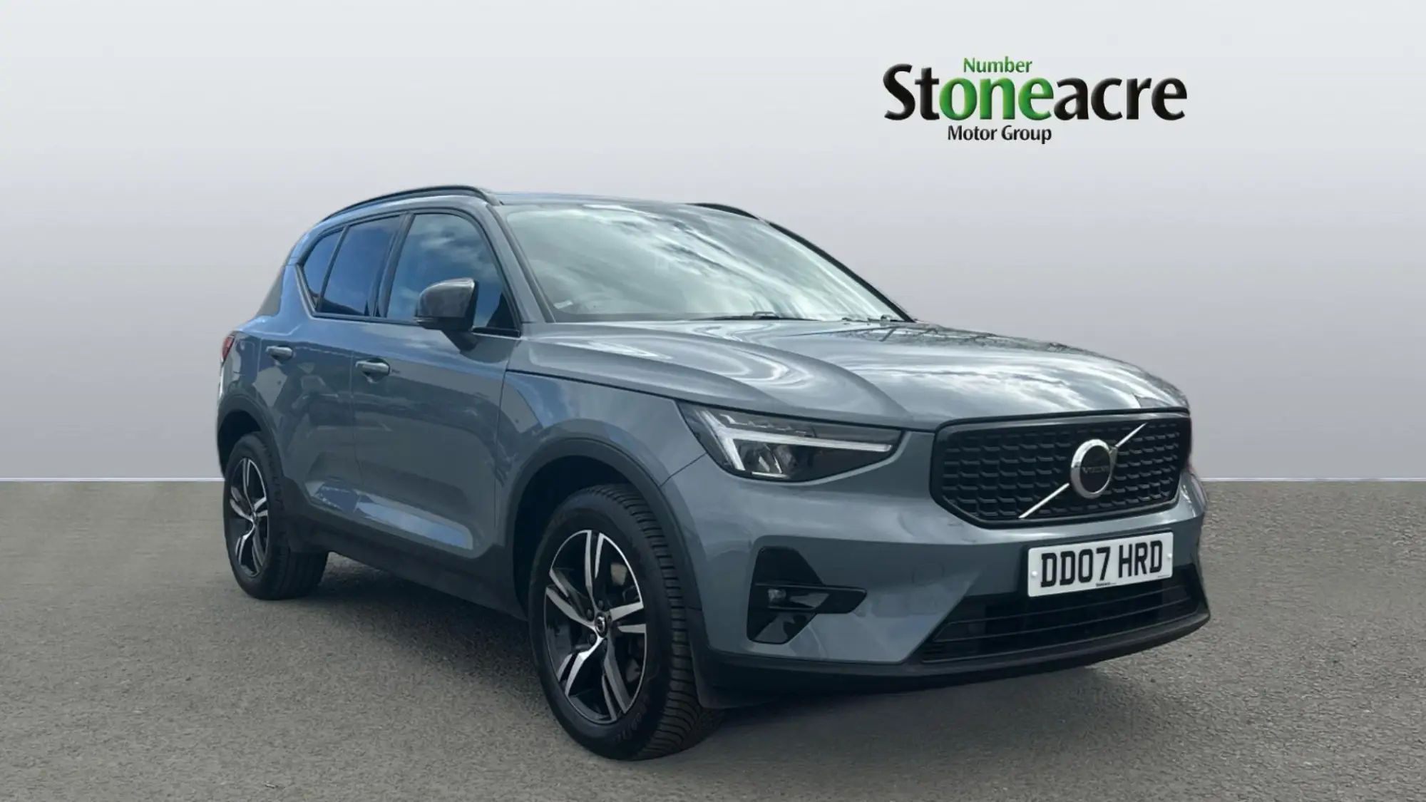 Volvo XC40 2.0 B3P Plus Dark 5dr Auto NV22ZPN Image 1