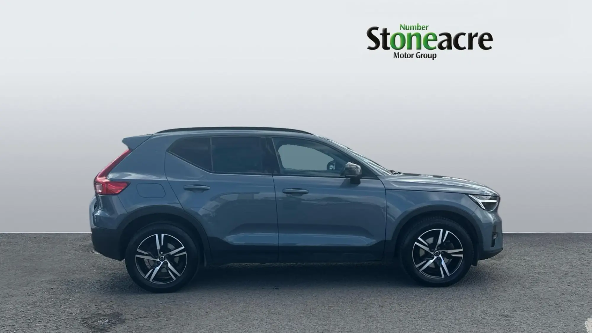 Volvo XC40 2.0 B3P Plus Dark 5dr Auto NV22ZPN Image 3