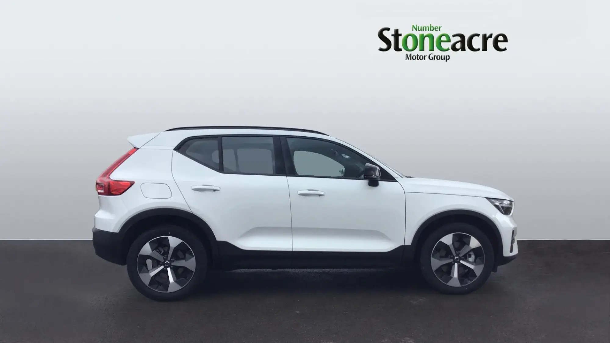 Volvo XC40 2.0 B3P Plus Dark 5dr Auto FY26PJV Image 3