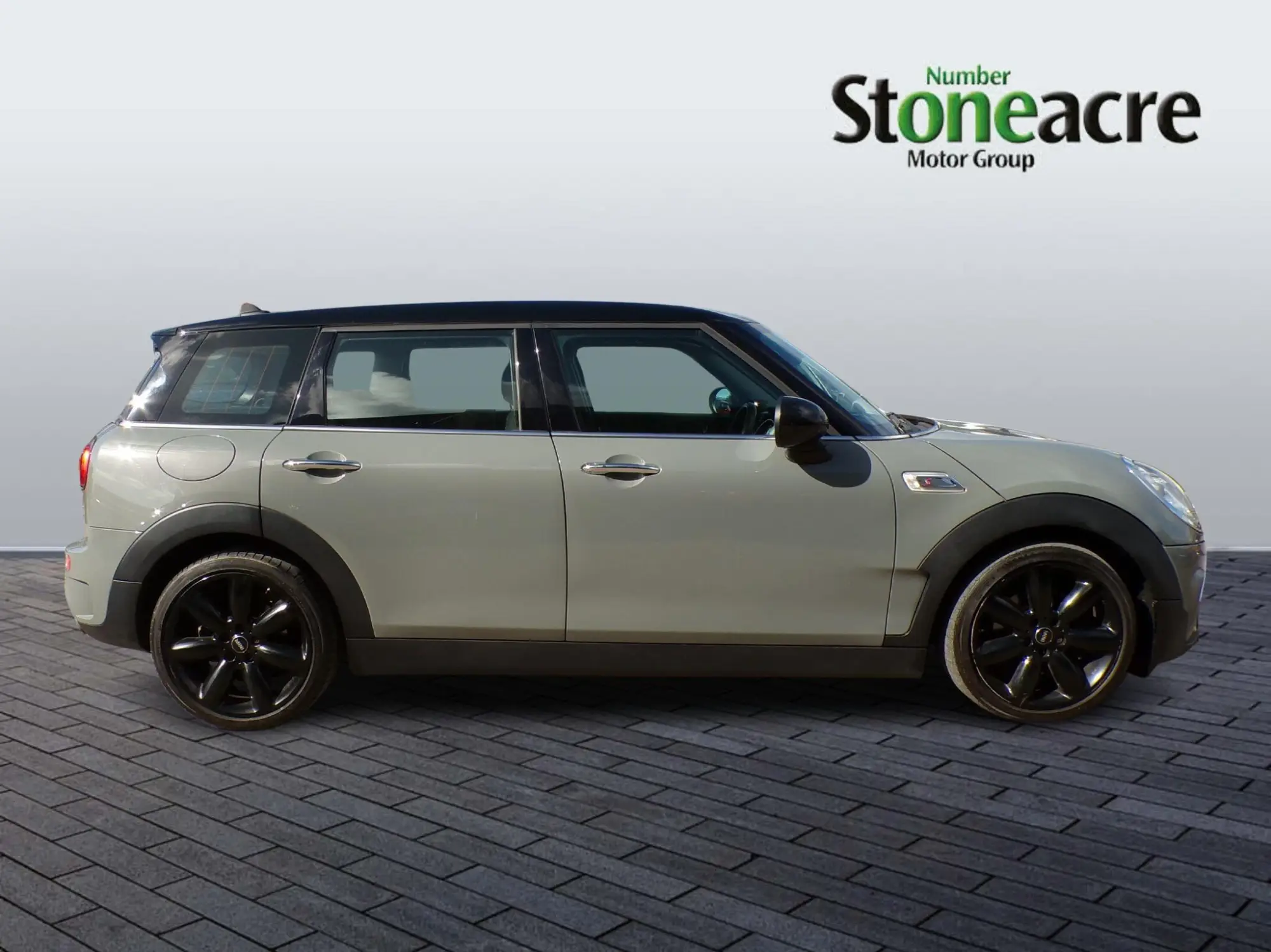 MINI Clubman 2.0 Cooper S Euro 6 (s/s) 6dr YJ67ZAW Image 2