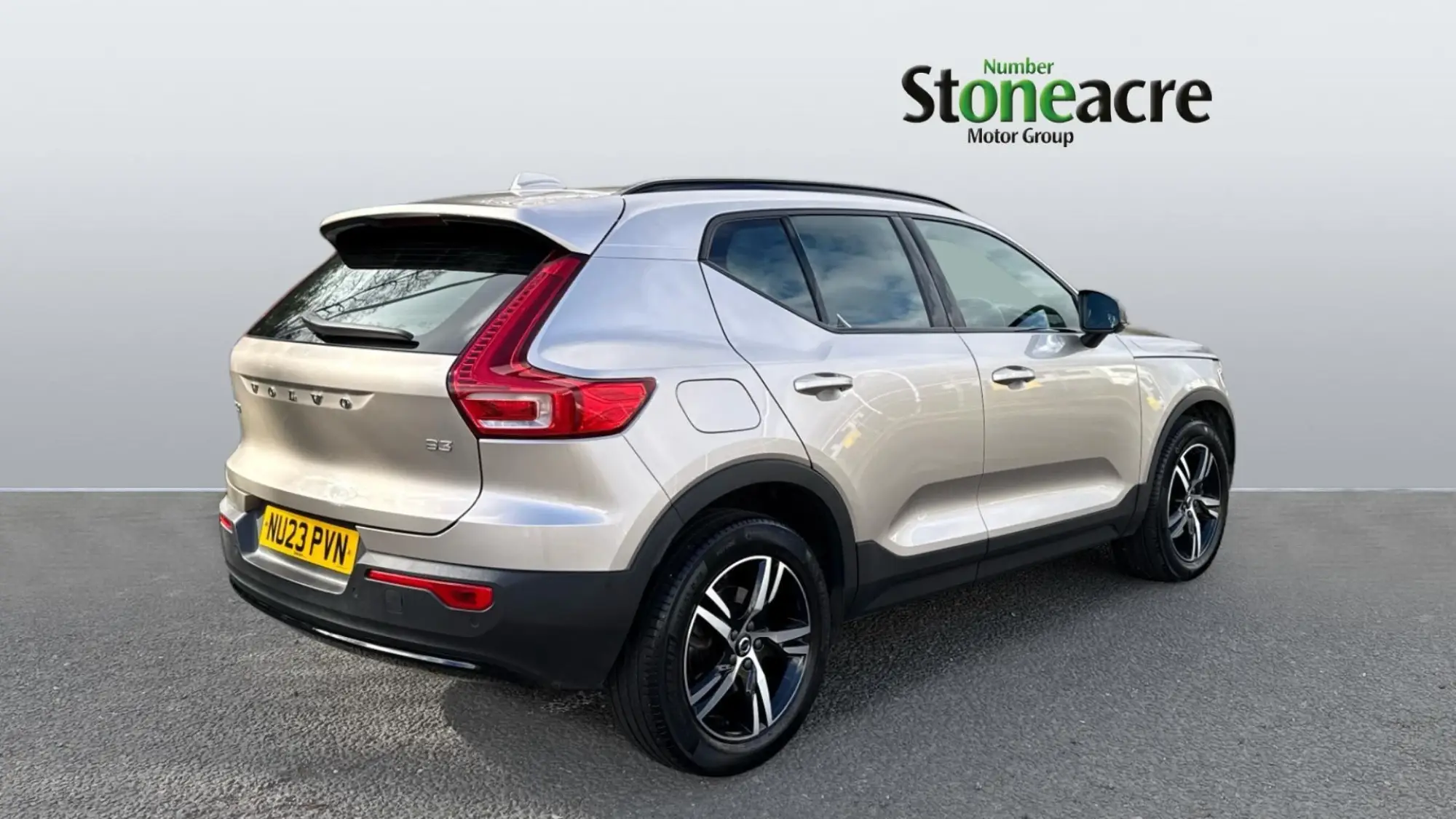 Volvo XC40 2.0 B3P Plus Dark 5dr Auto NU23PVN Image 2