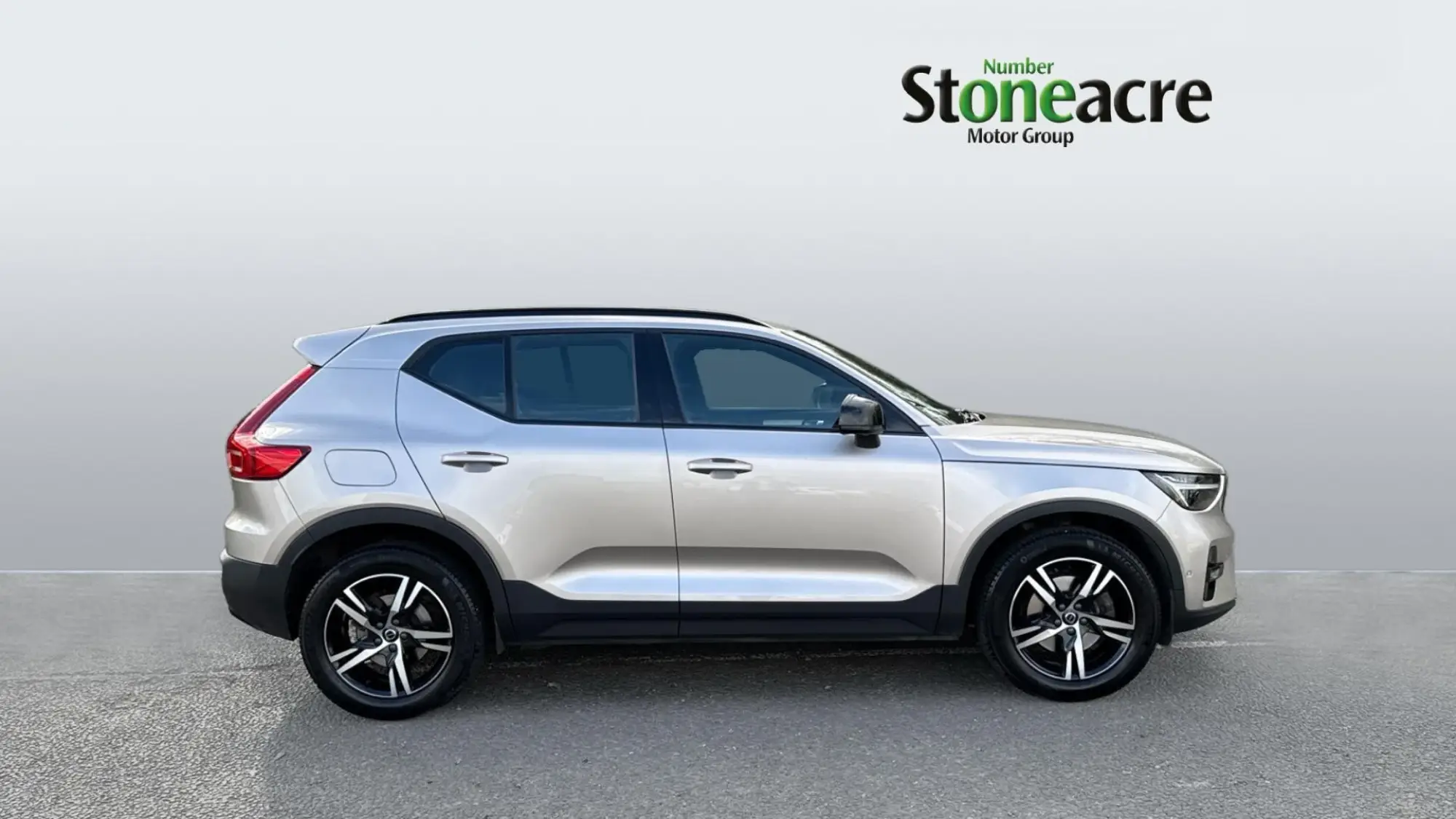 Volvo XC40 2.0 B3P Plus Dark 5dr Auto NU23PVN Image 3
