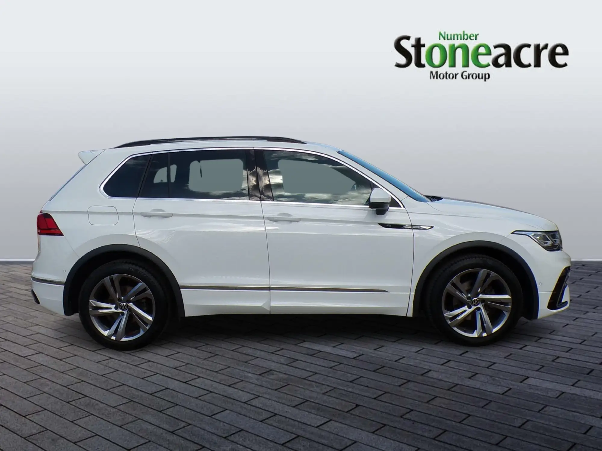 Volkswagen Tiguan 1.5 TSI R-Line Edition DSG Euro 6 (s/s) 5dr YA72MOU Image 2