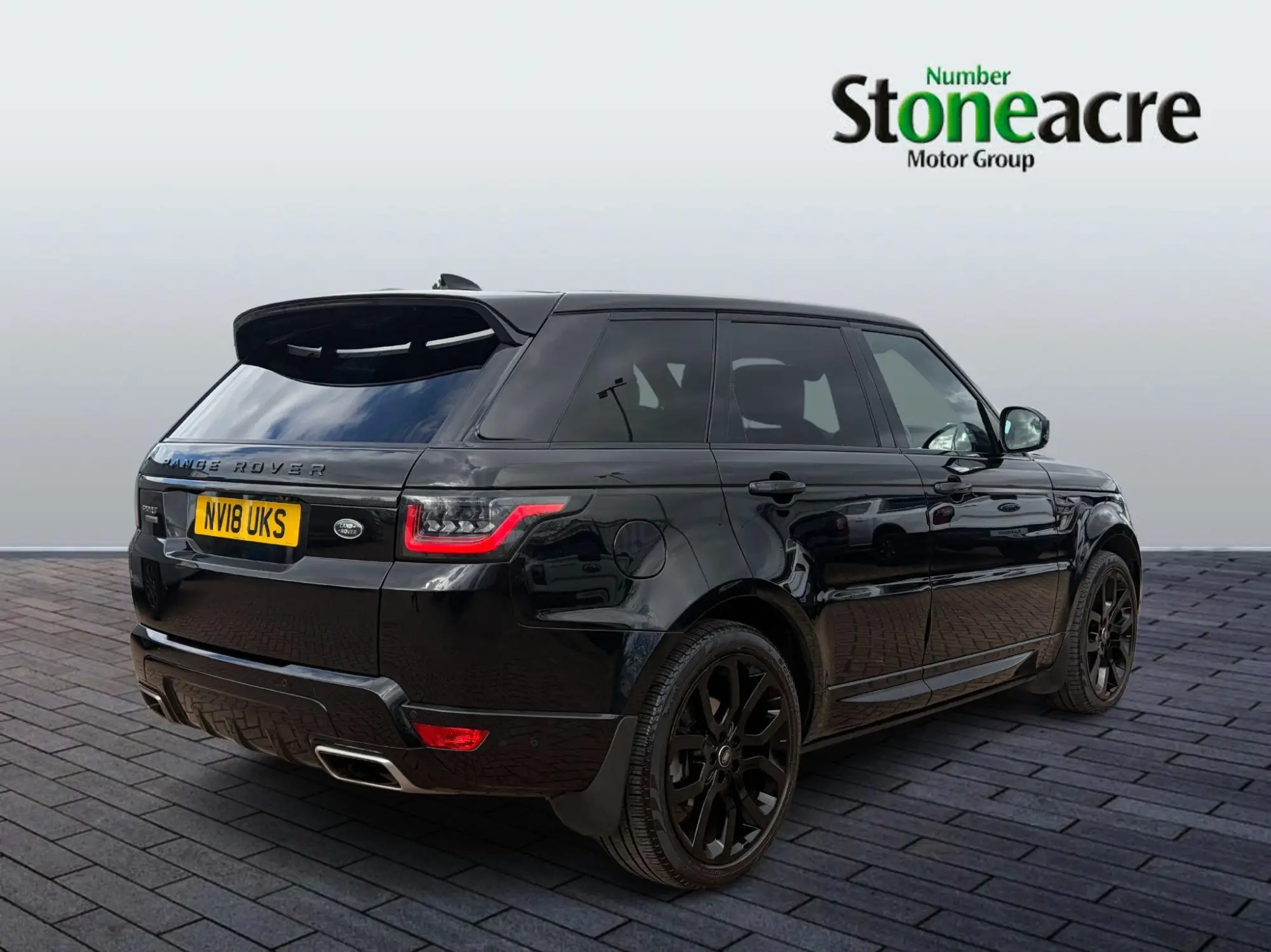 Land Rover Range Rover Sport 3.0 SD V6 Autobiography Dynamic SUV 5dr Diesel Auto 4WD Euro 6 (s/s) (306 ps) NV18UKS Image 3