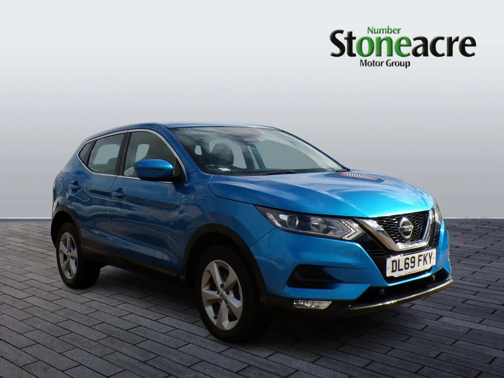 Nissan Qashqai 1.3 DiG-T Acenta Premium 5dr DL69FKY Image 1