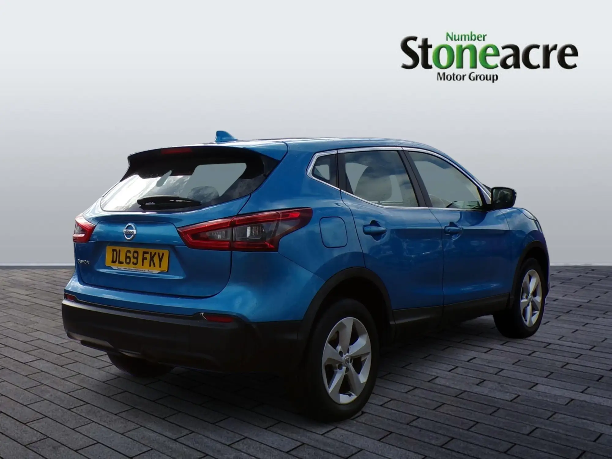 Nissan Qashqai 1.3 DiG-T Acenta Premium 5dr DL69FKY Image 3