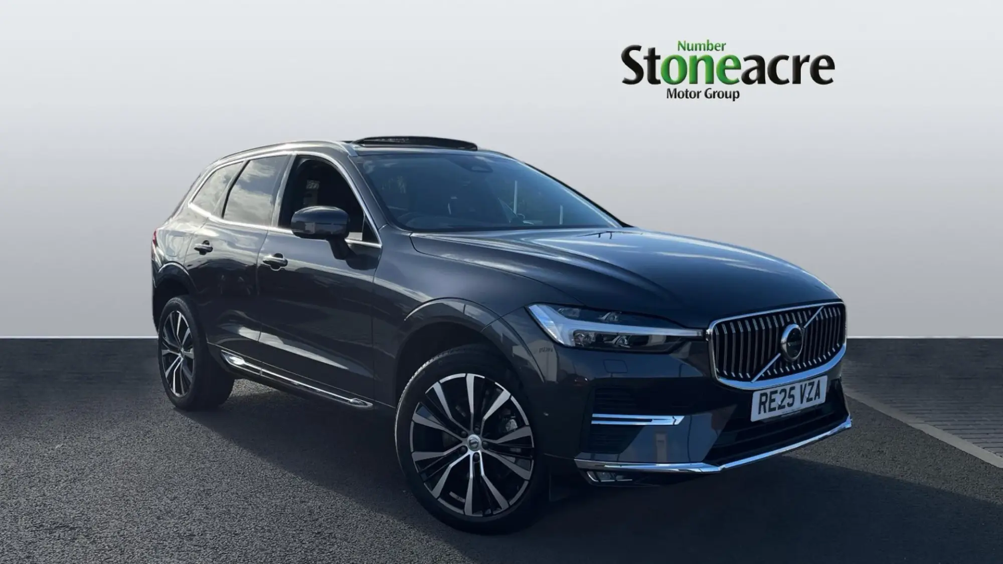 Volvo XC60 2.0 B5 MHEV Ultra Bright Auto AWD Euro 6 (s/s) 5dr RE25VZA Image 1