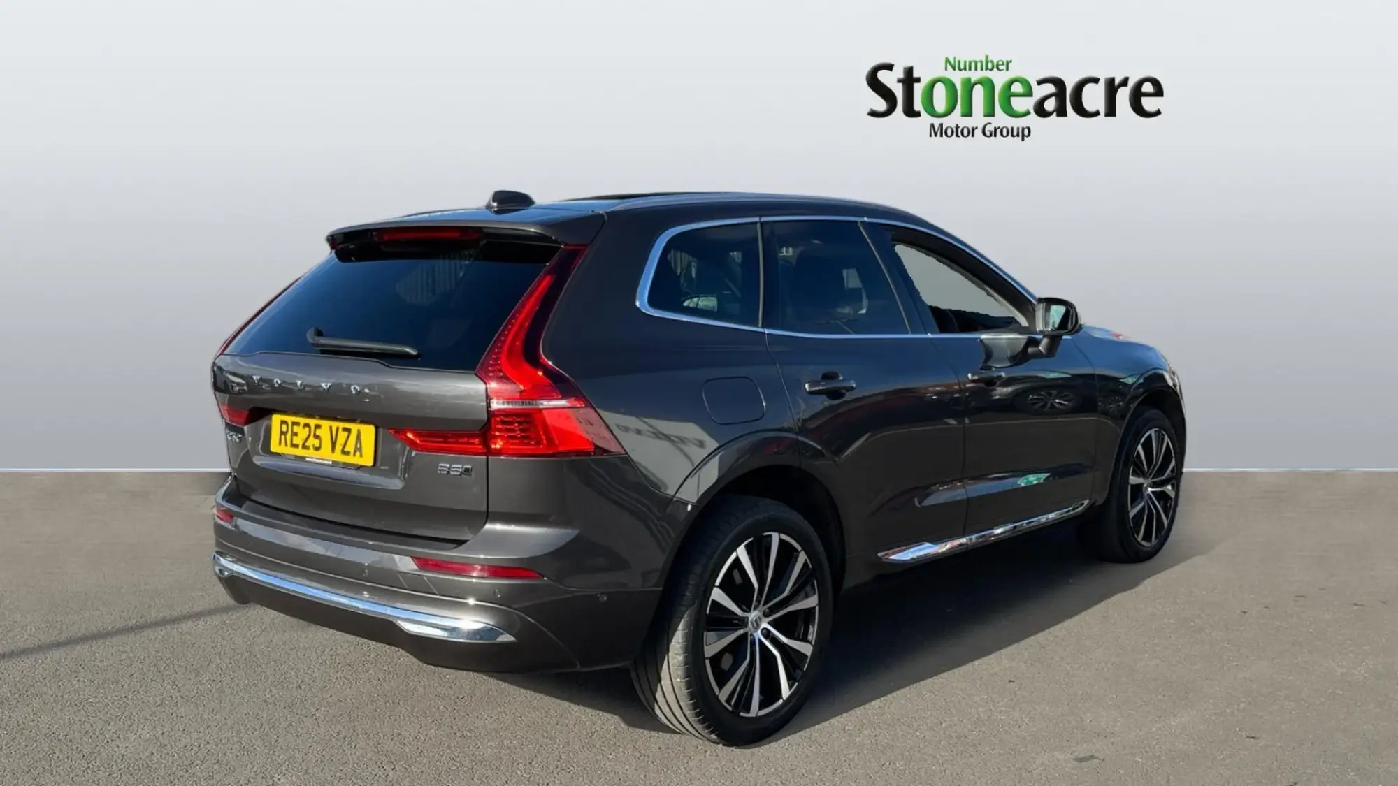 Volvo XC60 2.0 B5 MHEV Ultra Bright Auto AWD Euro 6 (s/s) 5dr RE25VZA Image 2