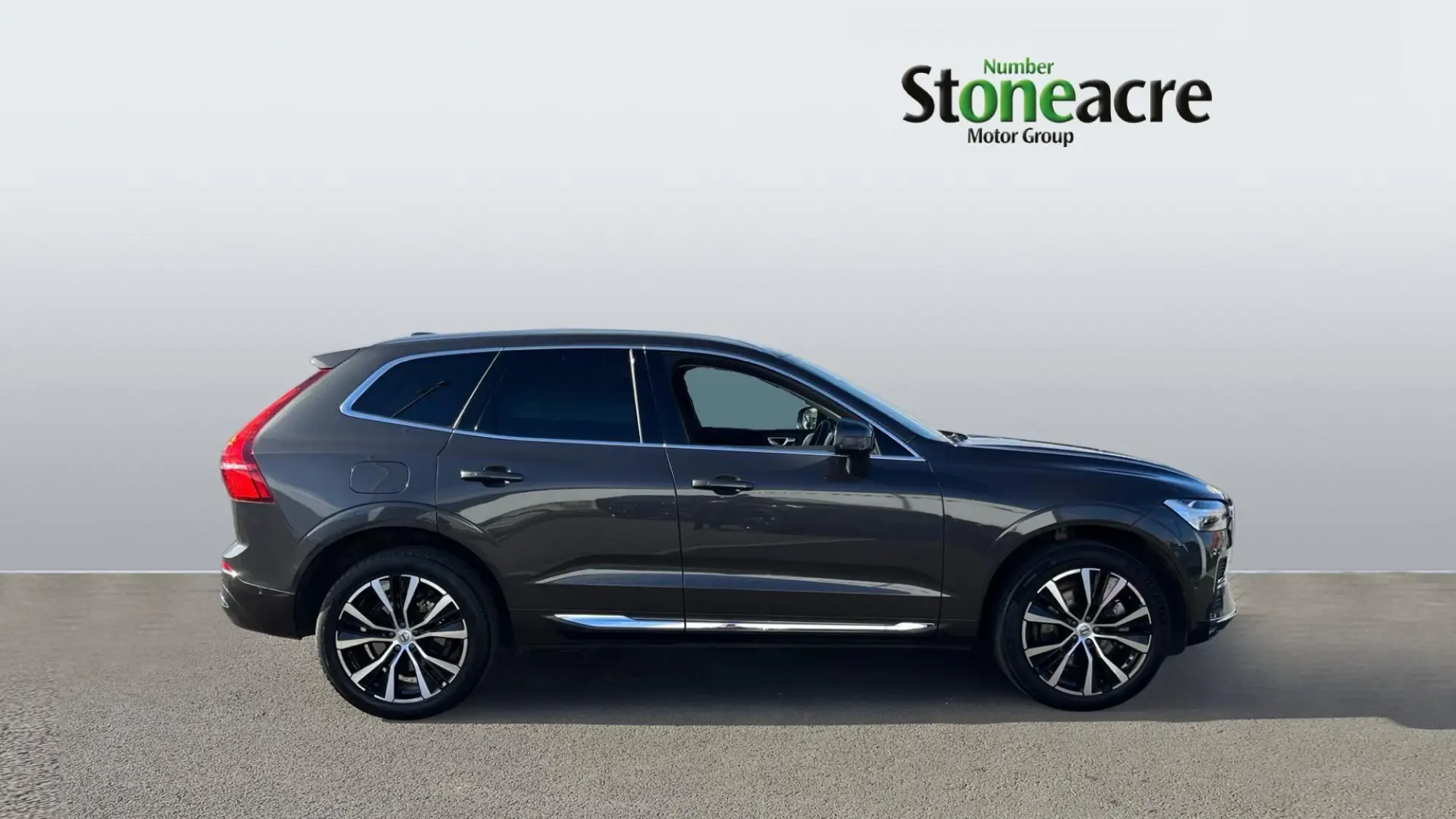 Volvo XC60 2.0 B5 MHEV Ultra Bright Auto AWD Euro 6 (s/s) 5dr RE25VZA Image 3