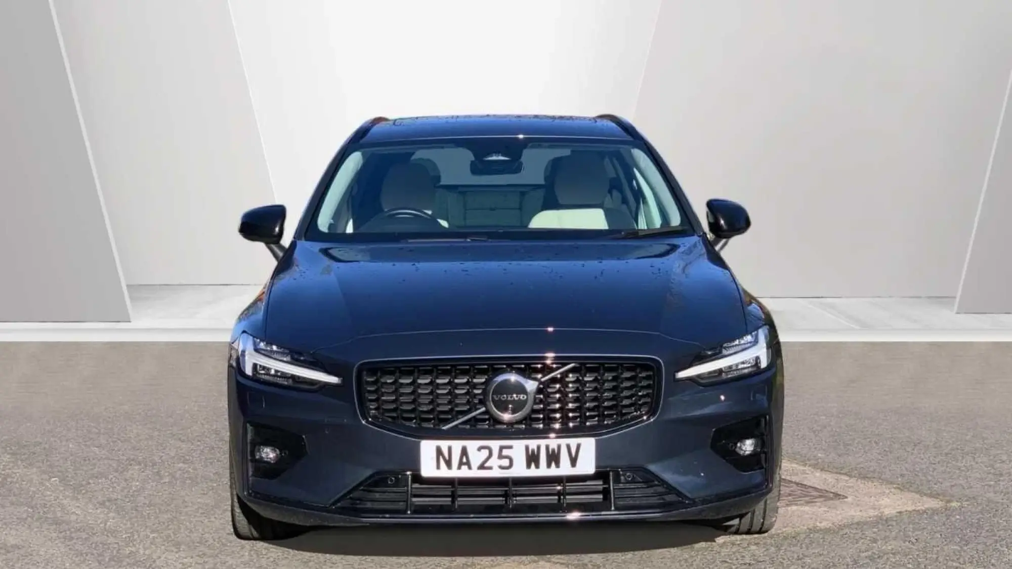 Volvo V60 2.0 B4 MHEV Ultra DCT Auto Euro 6 (s/s) 5dr NA25WWV Image 2