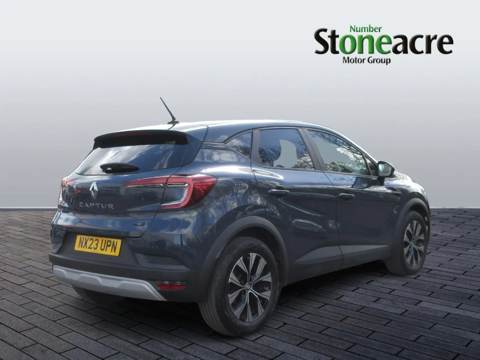 Renault Captur E-Tech 1.6 E-TECH evolution Auto Euro 6 (s/s) 5dr NX23UPN Image 3