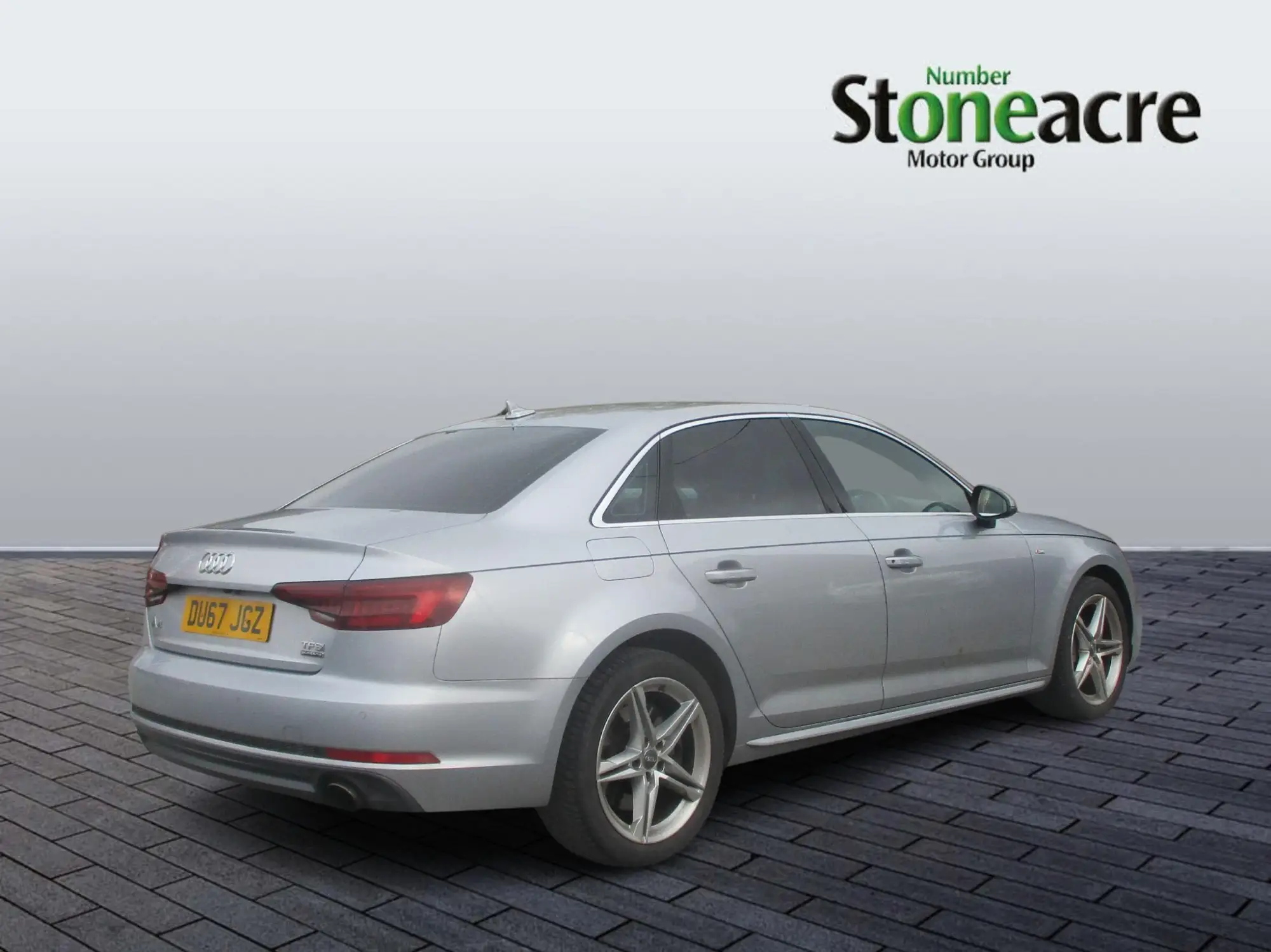 Audi A4 Saloon Image 3