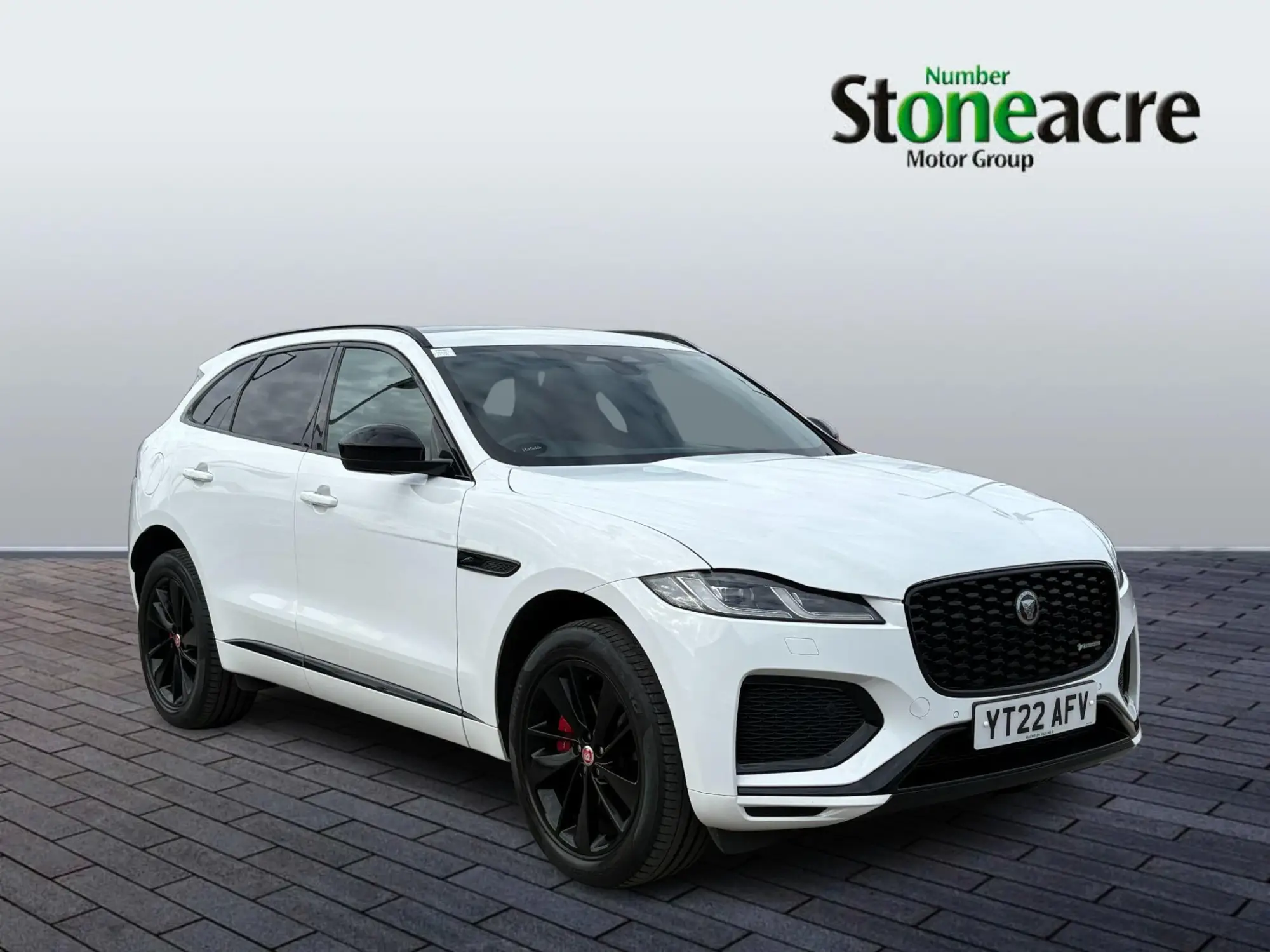 Jaguar F-Pace 2.0 D200 MHEV R-Dynamic Black Auto AWD Euro 6 (s/s) 5dr YT22AFV Image 1