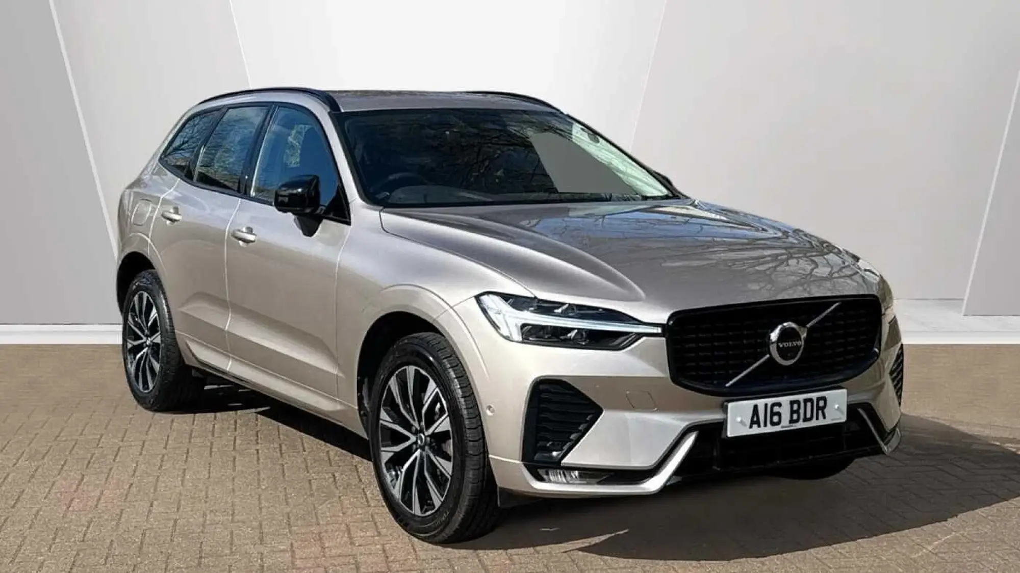 Volvo XC60 2.0 B4 MHEV Plus Auto Euro 6 (s/s) 5dr NX23KYR Image 1
