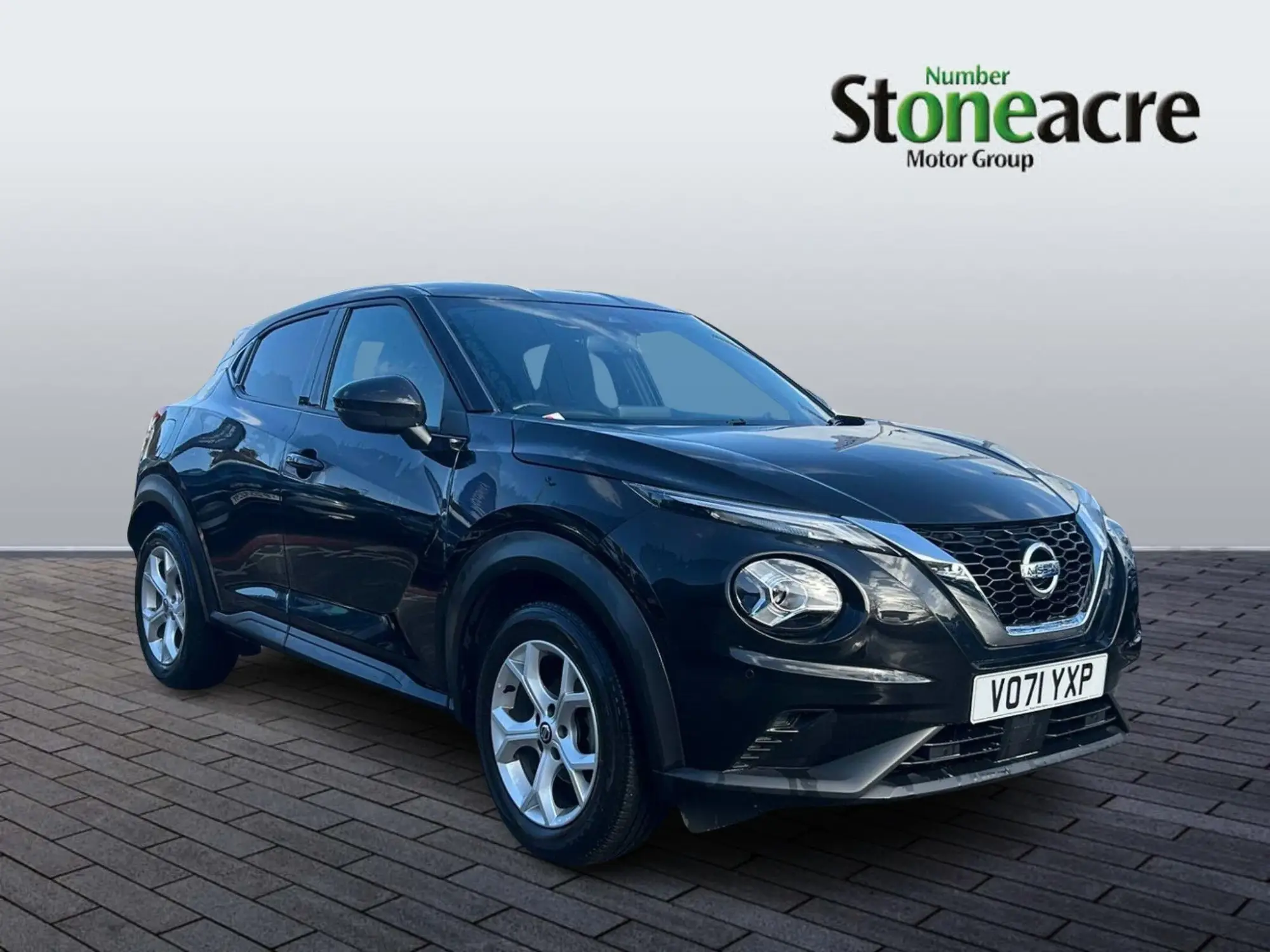 Nissan Juke 1.0 DiG-T N-Connecta 5dr VO71YXP Image 1