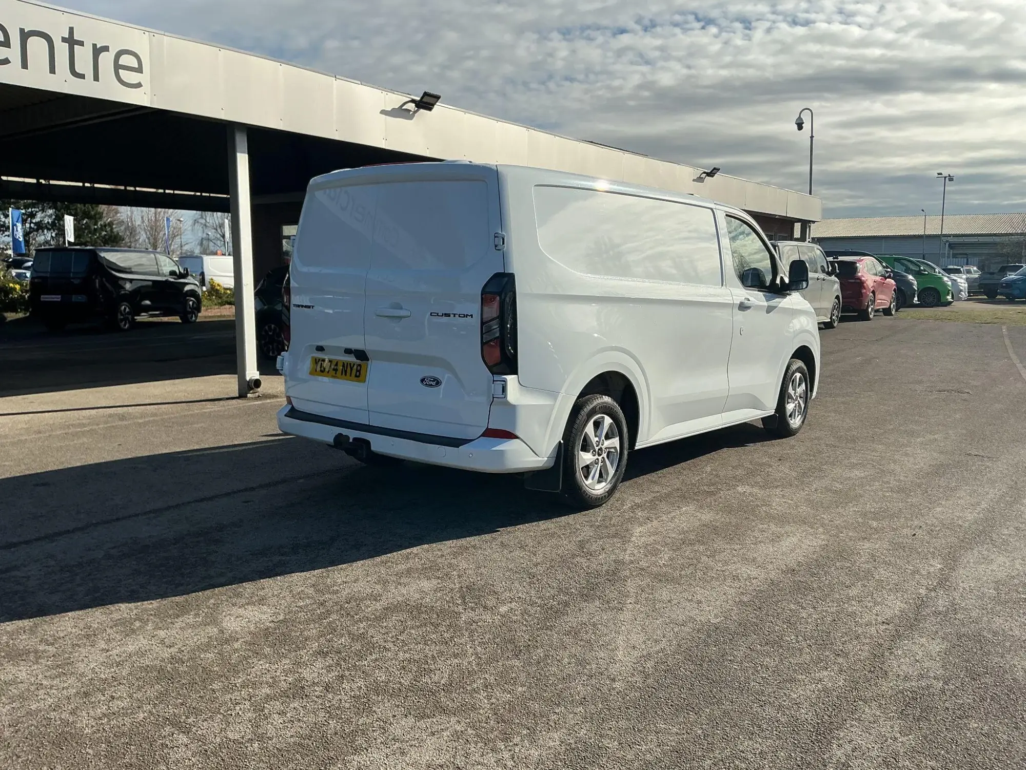 Ford Transit Custom 2.0 280 EcoBlue Limited L1 H1 Euro 6 (s/s) 5dr YG74NYB Image 3