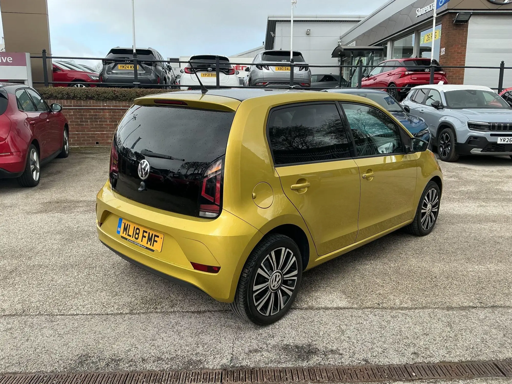 Volkswagen up! 1.0 BlueMotion Tech Move up! Euro 6 (s/s) 5dr ML18FMF Image 3