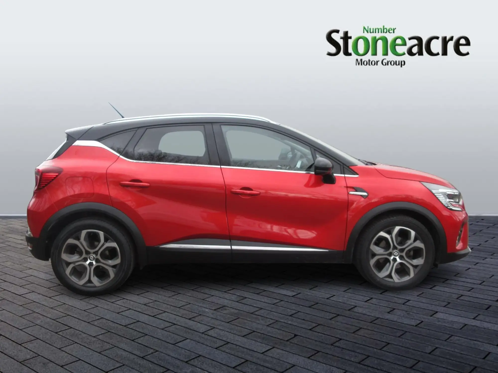 Renault Captur E-Tech 1.6 E-TECH SE Edition Auto Euro 6 (s/s) 5dr NU22OZN Image 2