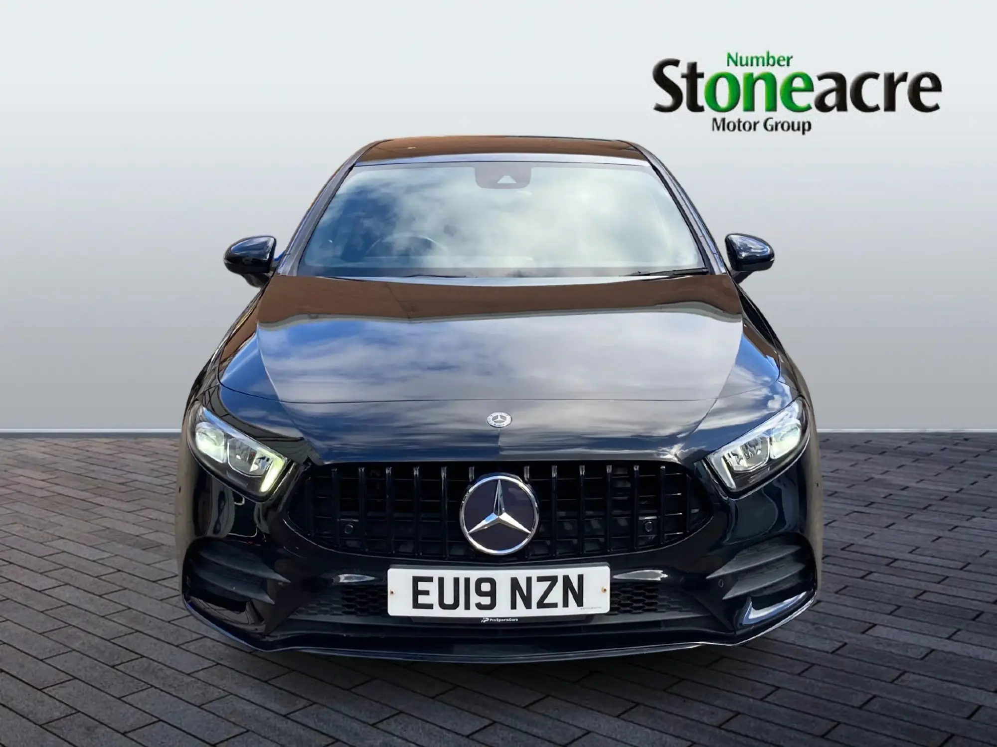 Mercedes-Benz A-Class 2.0 A200d AMG Line (Premium) 8G-DCT Euro 6 (s/s) 5dr EU19NZN Image 2