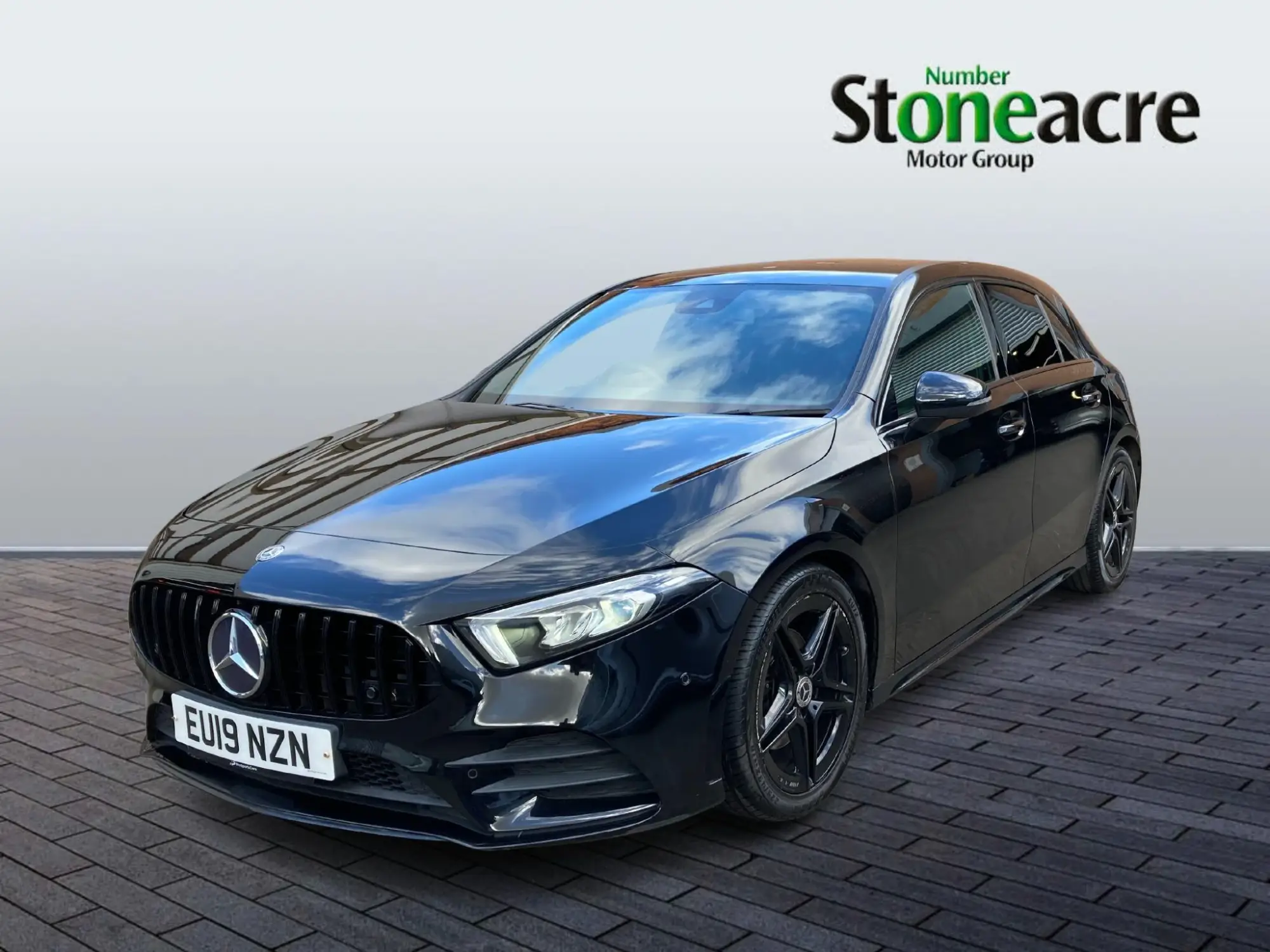 Mercedes-Benz A-Class 2.0 A200d AMG Line (Premium) 8G-DCT Euro 6 (s/s) 5dr EU19NZN Image 3