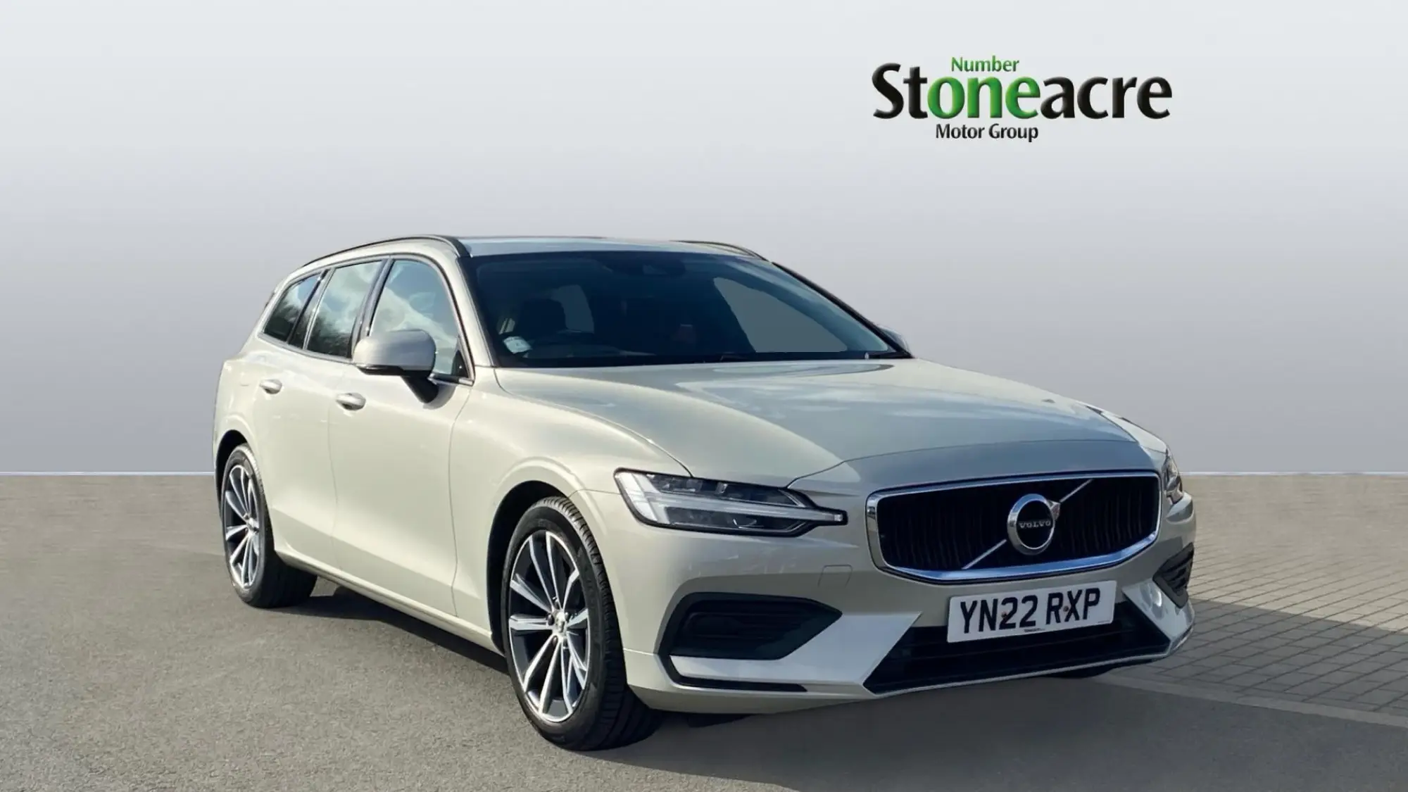 Volvo V60 2.0 B3P Momentum 5dr Auto YN22RXP Image 1