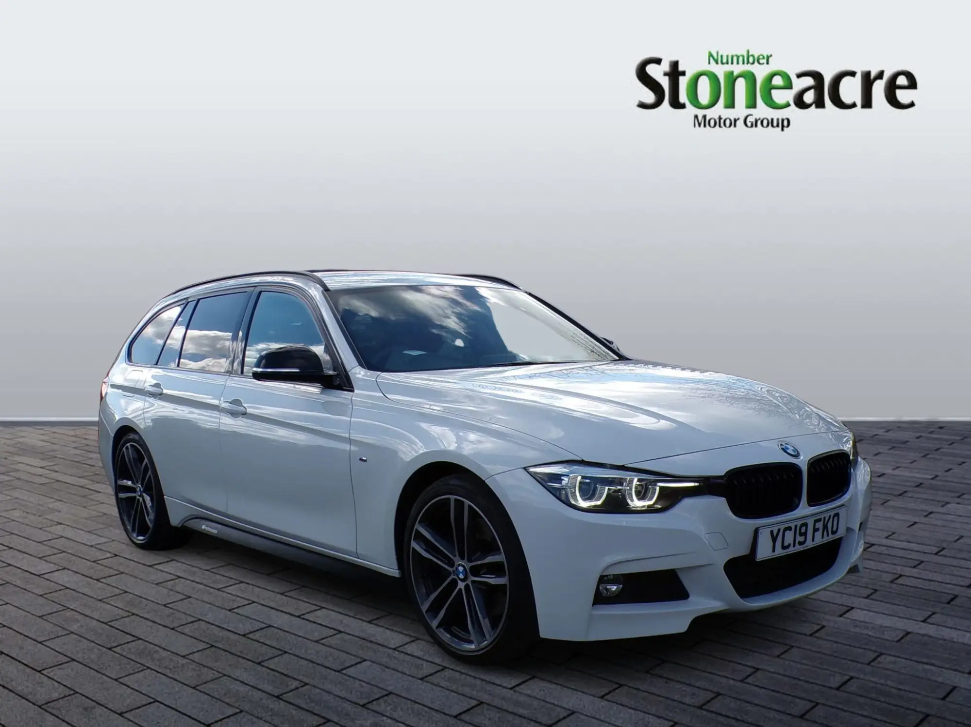 BMW 3 Series Touring 2.0 320d M Sport Shadow Edition Touring Auto Euro 6 (s/s) 5dr YC19FKO Image 1