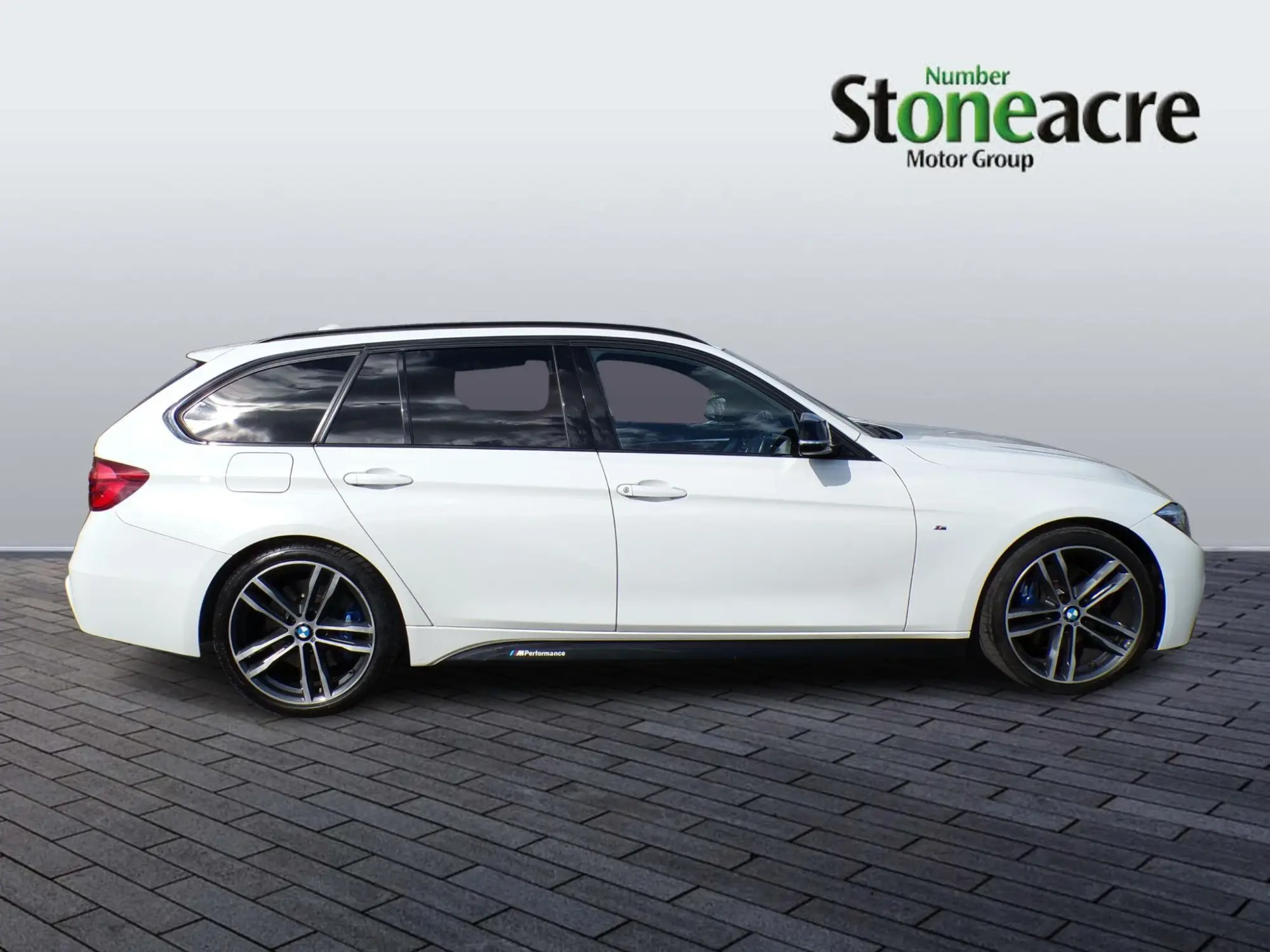 BMW 3 Series Touring 2.0 320d M Sport Shadow Edition Touring Auto Euro 6 (s/s) 5dr YC19FKO Image 2