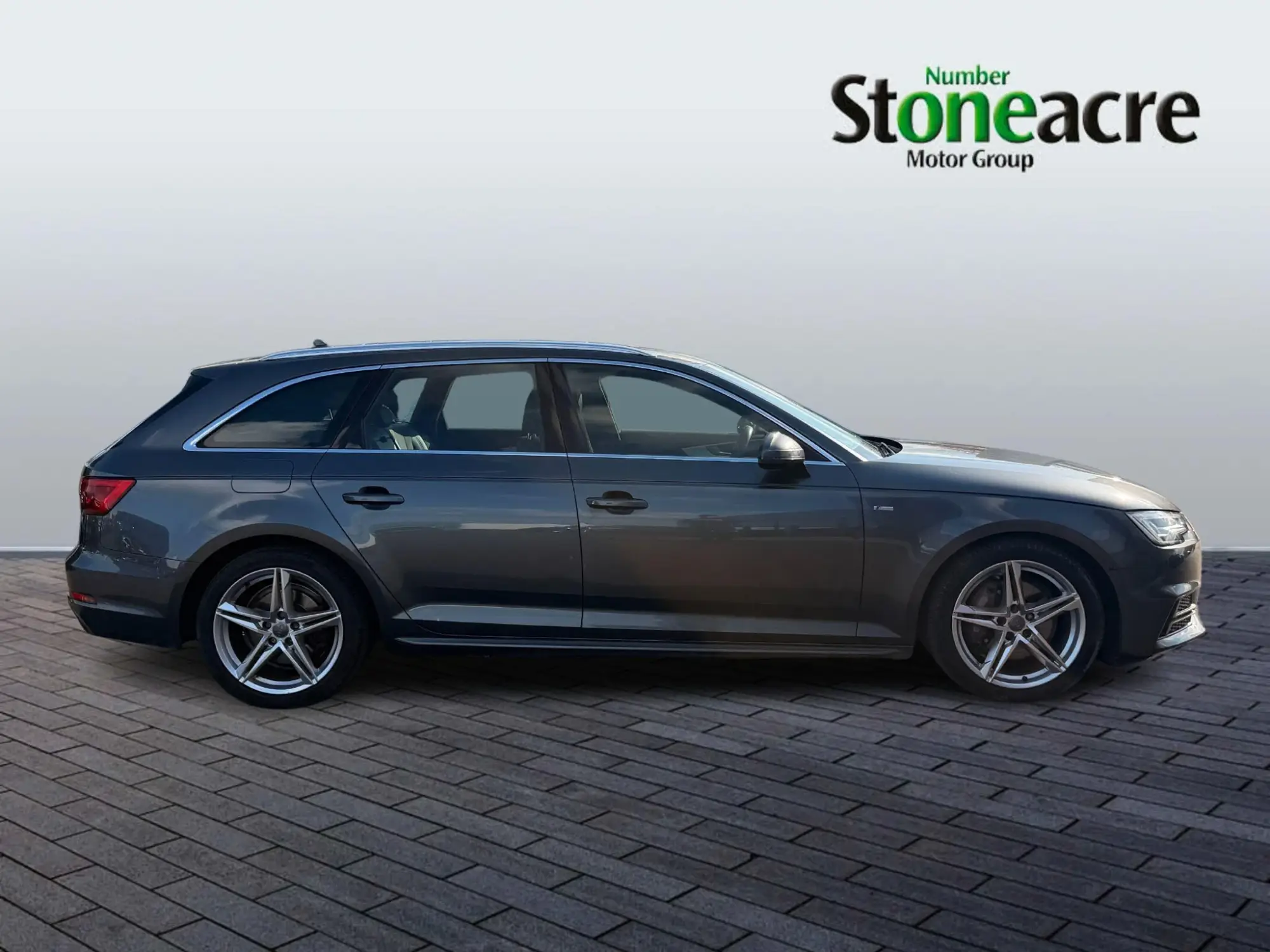 Audi A4 Avant 2.0 TDI S line S Tronic Euro 6 (s/s) 5dr YT16HCA Image 2