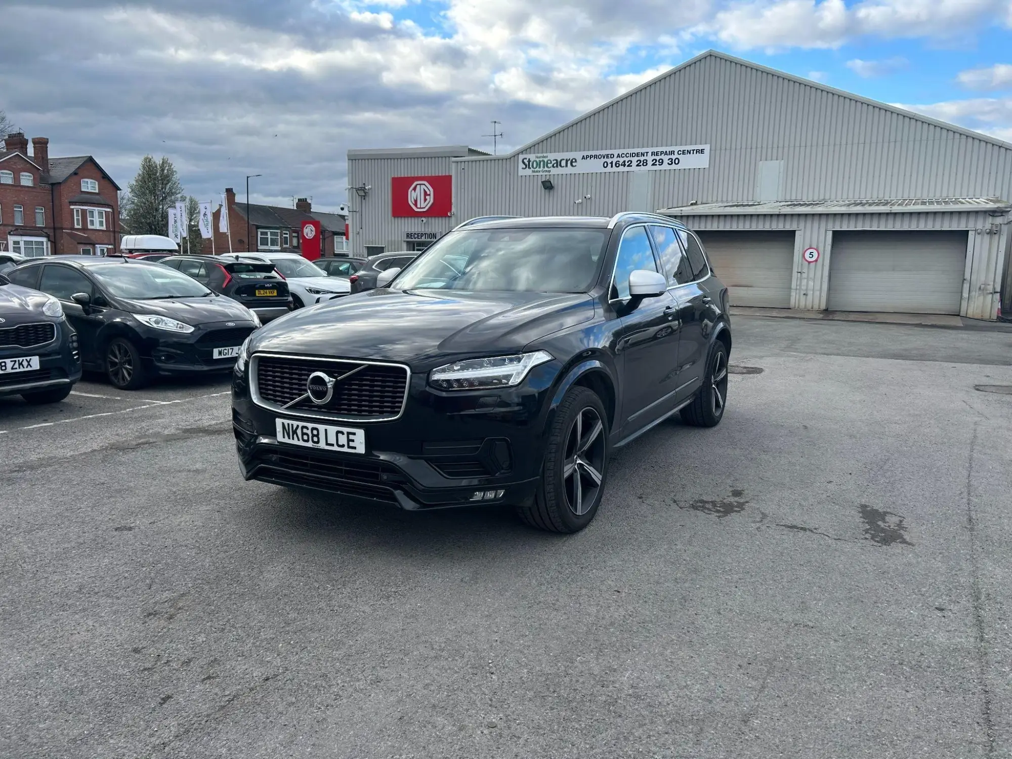 Volvo XC90 2.0 D5 PowerPulse R DESIGN 5dr AWD Geartronic NK68LCE Image 2
