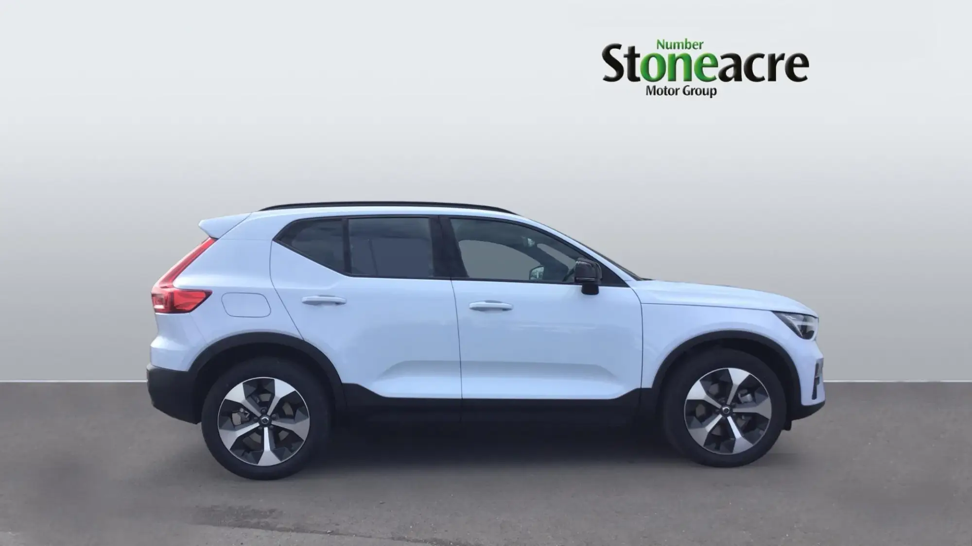 Volvo XC40 2.0 B3P Plus Dark 5dr Auto FY26PKA Image 3