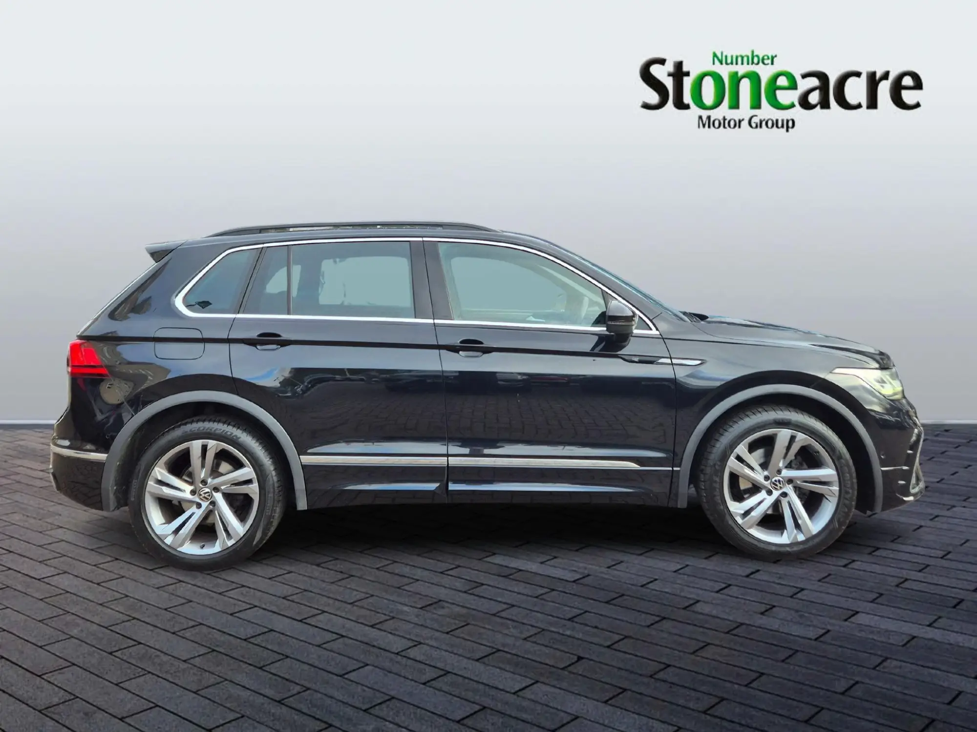 Volkswagen Tiguan 1.5 TSI R-Line Edition DSG Euro 6 (s/s) 5dr NA23SGX Image 2