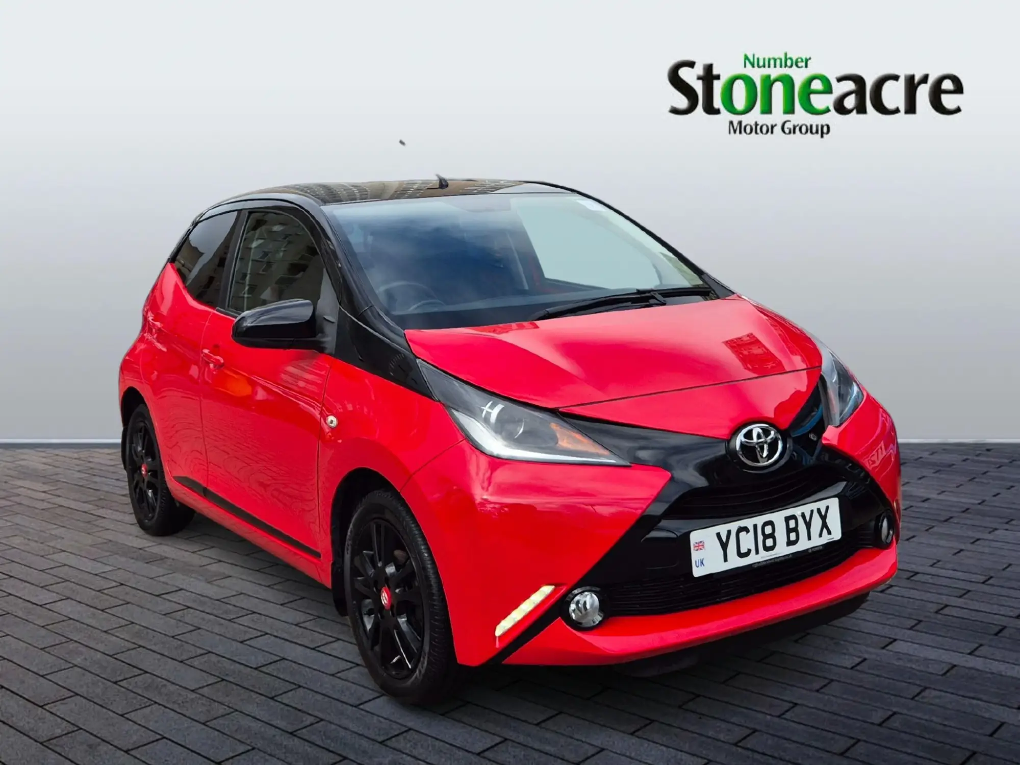 Toyota Aygo 1.0 VVT-i x-cite 4 Red Bi-Tone Euro 6 5dr YC18BYX Image 1