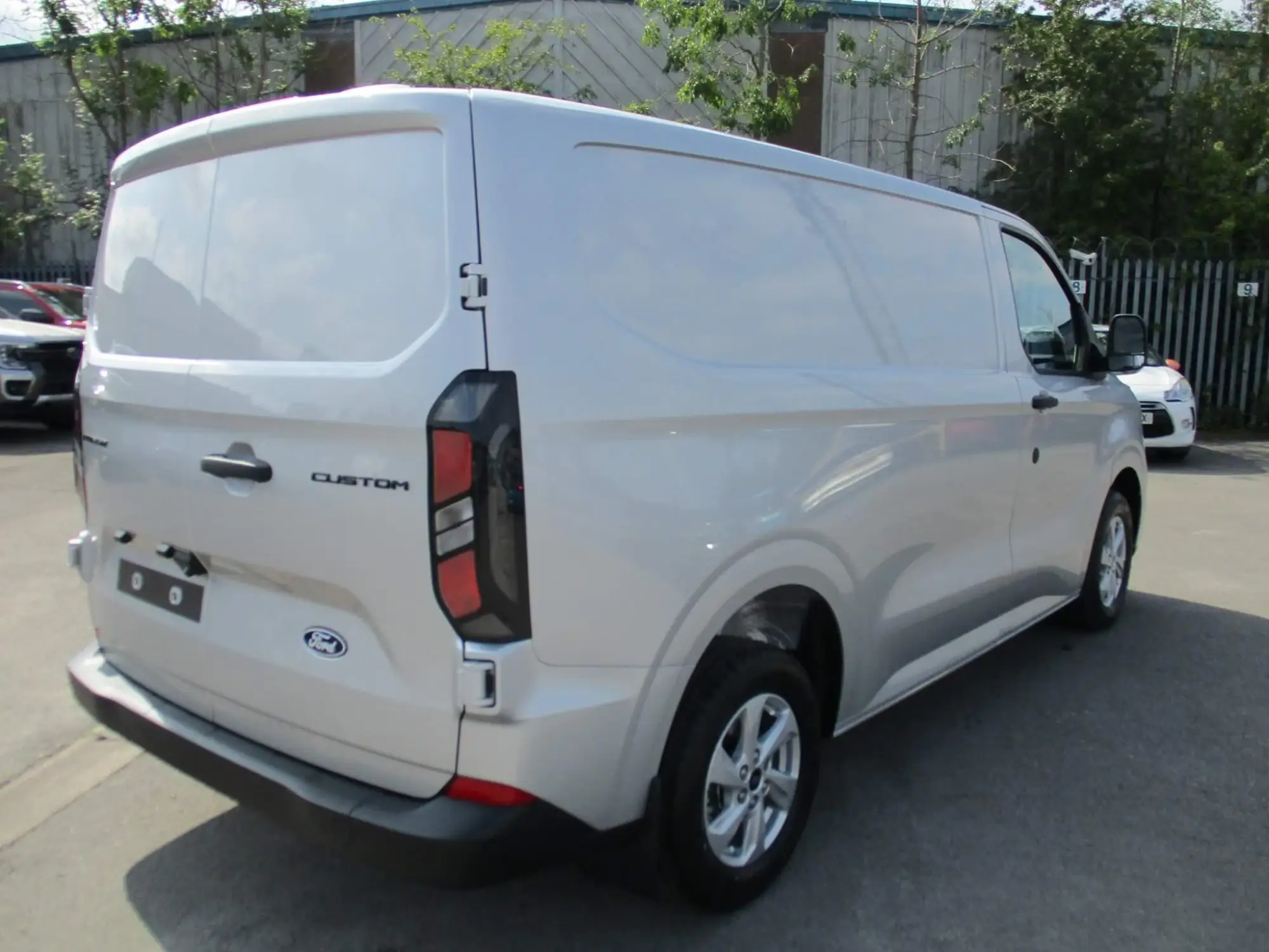 Ford Transit Custom 2.0 300 EcoBlue Trend L1 H1 Euro 6 (s/s) 5dr Image 3