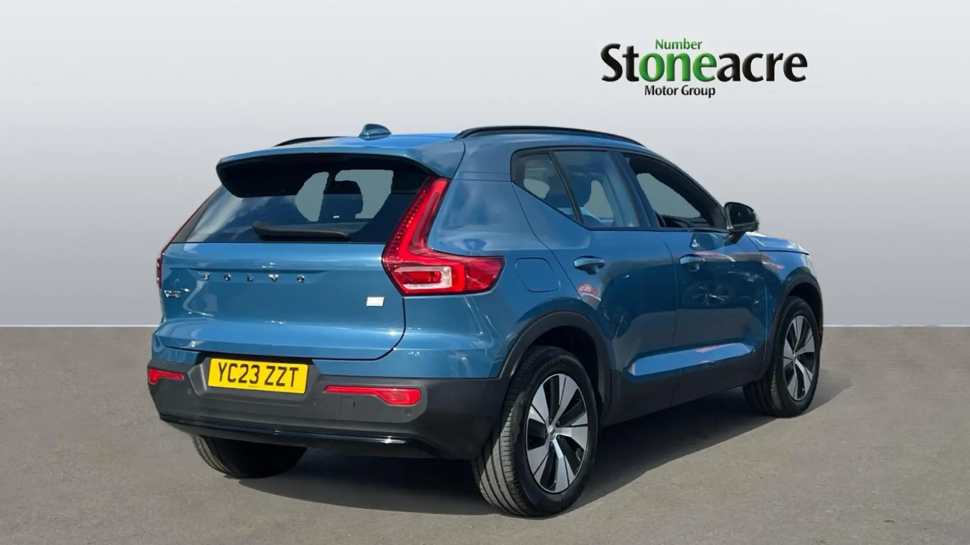 Volvo XC40 Plus T4 (211 hp) Auto YC23ZZT Image 2
