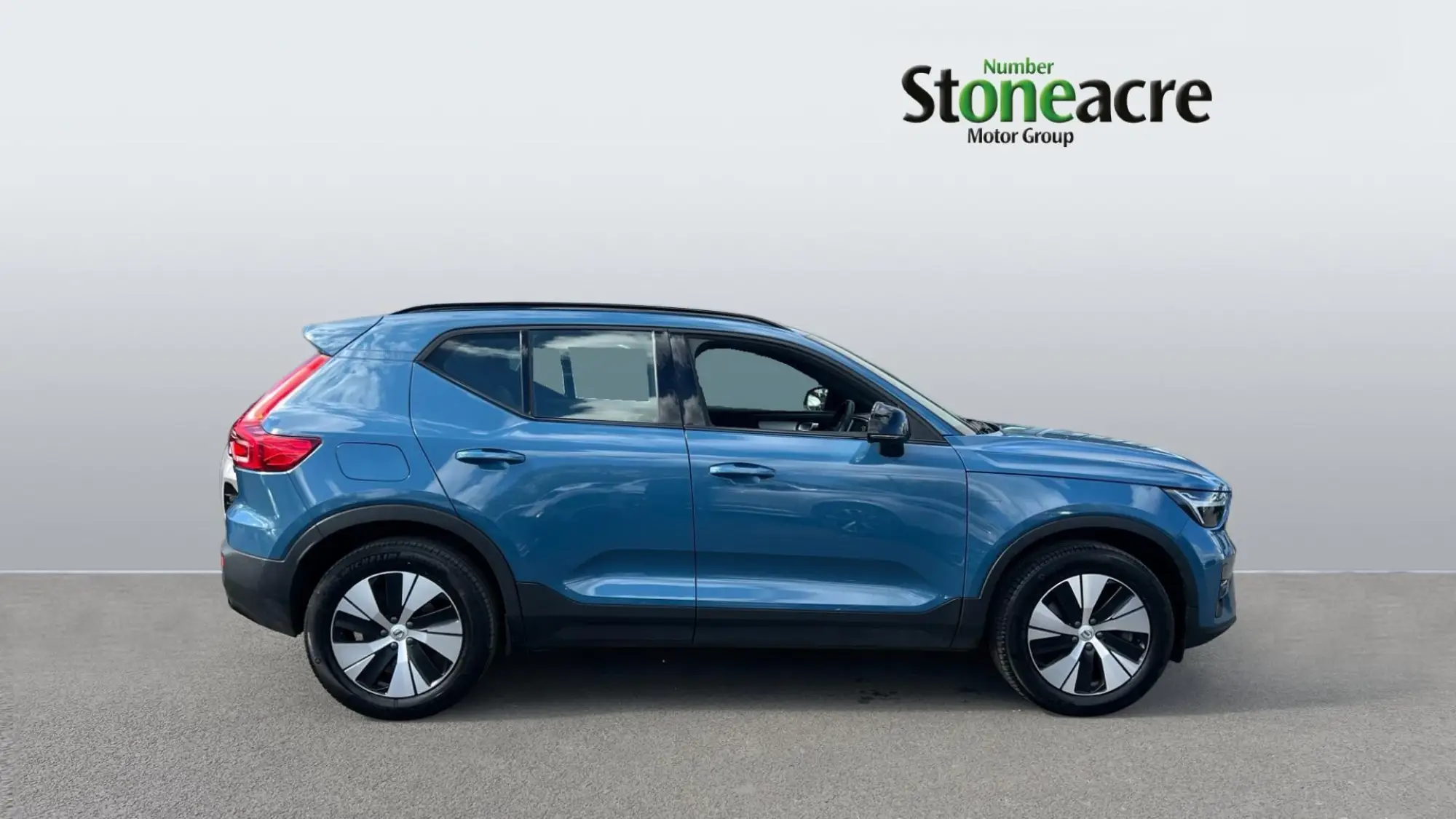 Volvo XC40 Plus T4 (211 hp) Auto YC23ZZT Image 3