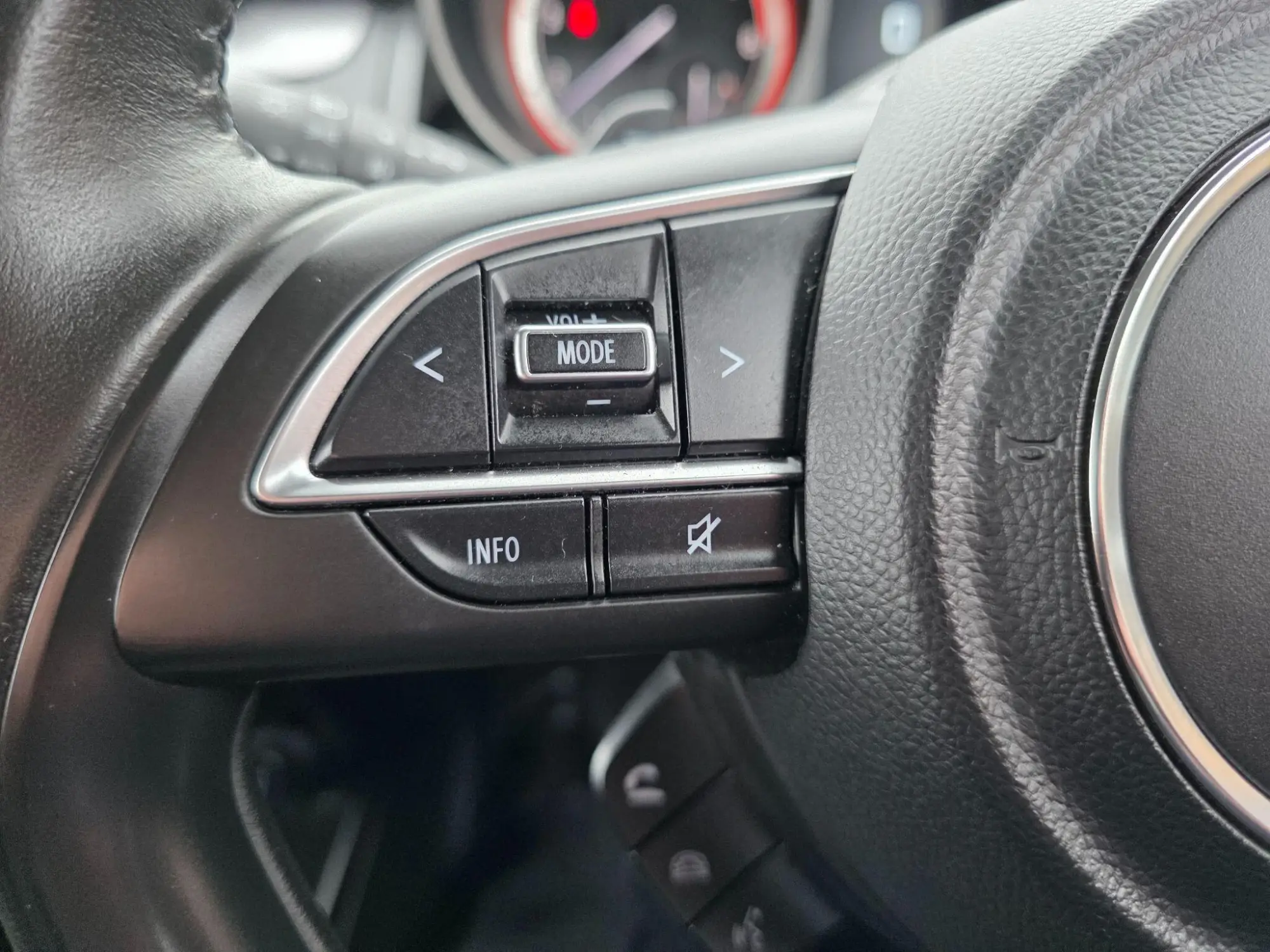 Suzuki Swift Image 16