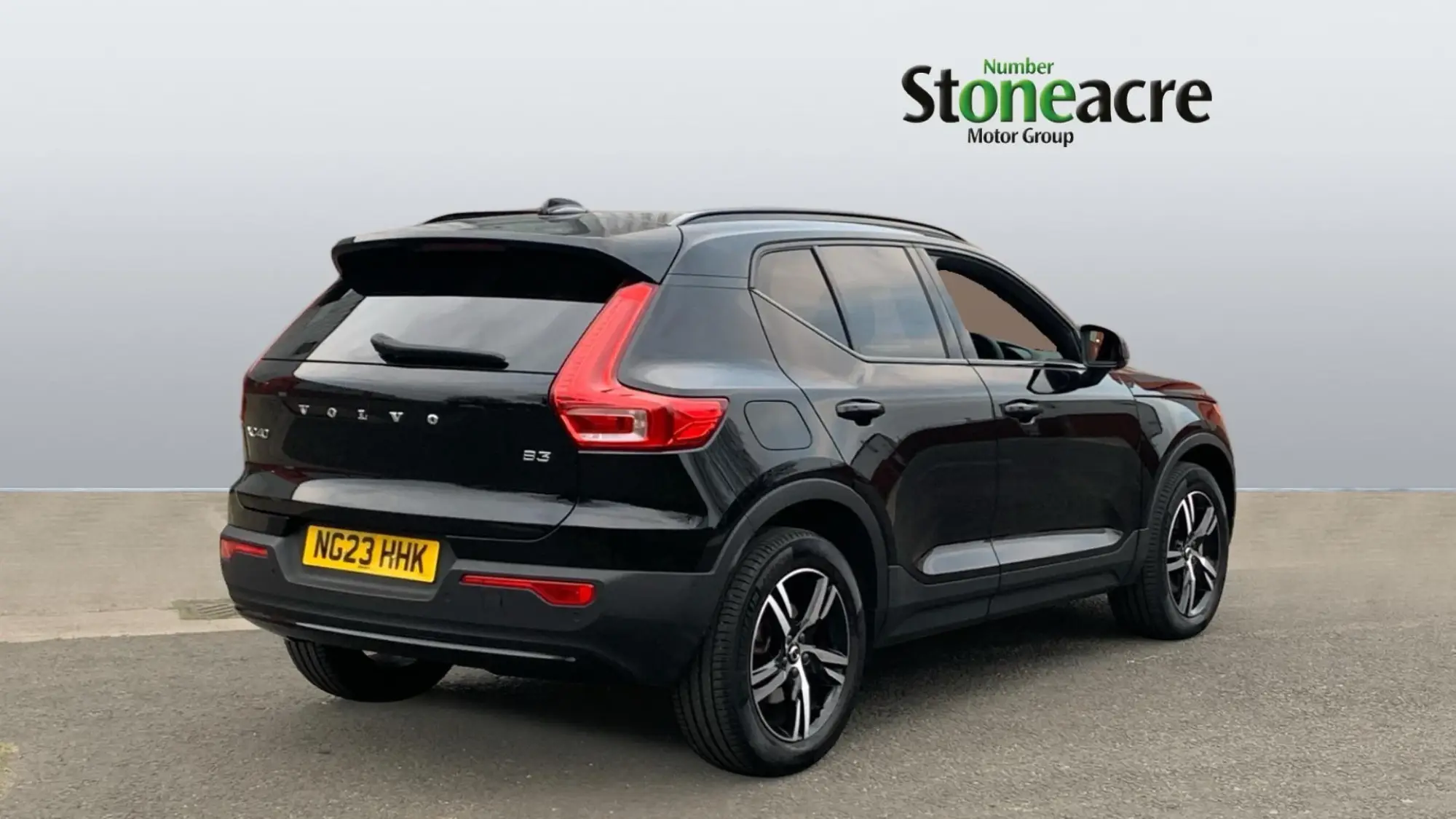 Volvo XC40 2.0 B3P Plus Dark 5dr Auto NG23HHK Image 2