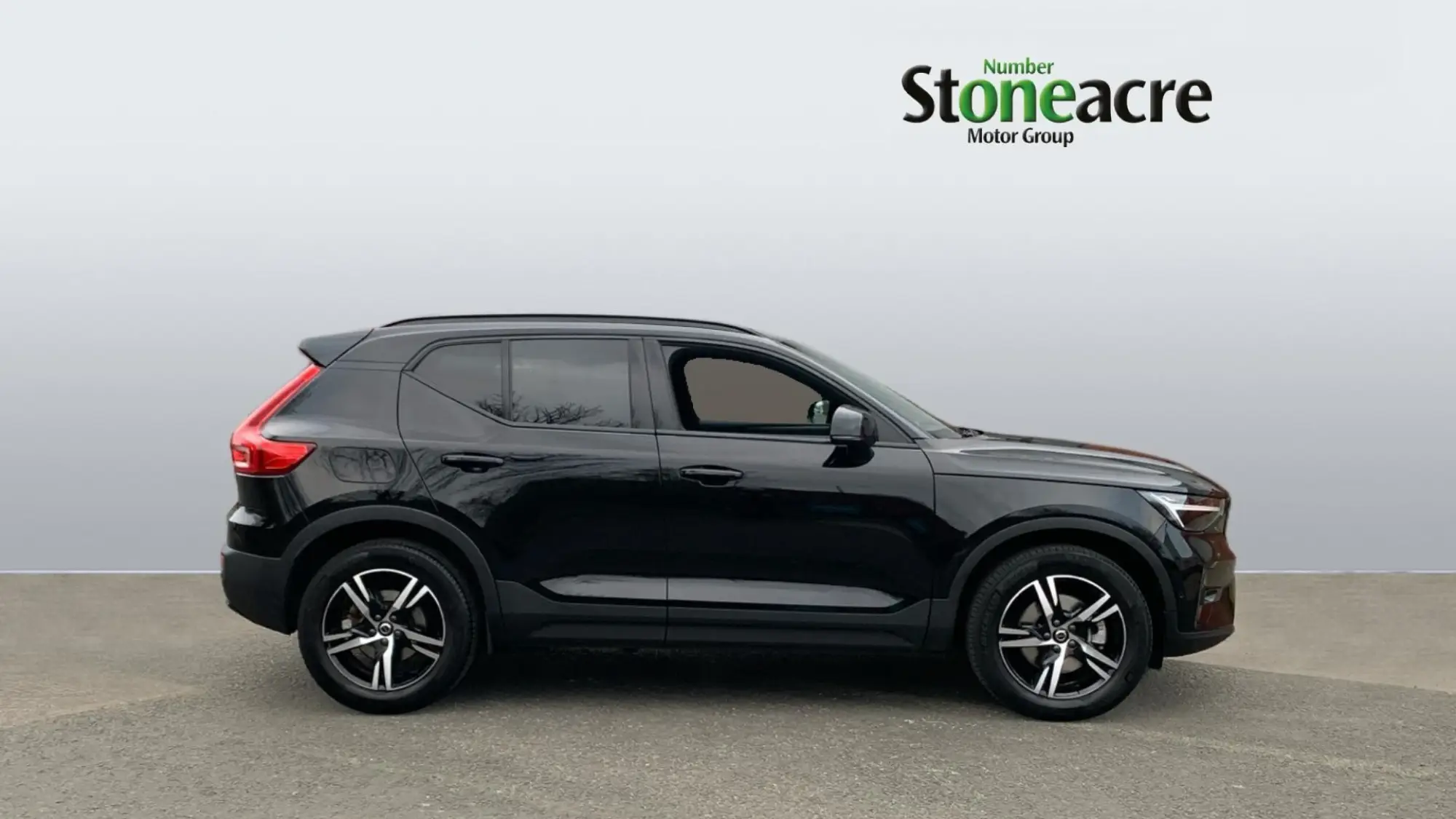 Volvo XC40 2.0 B3P Plus Dark 5dr Auto NG23HHK Image 3