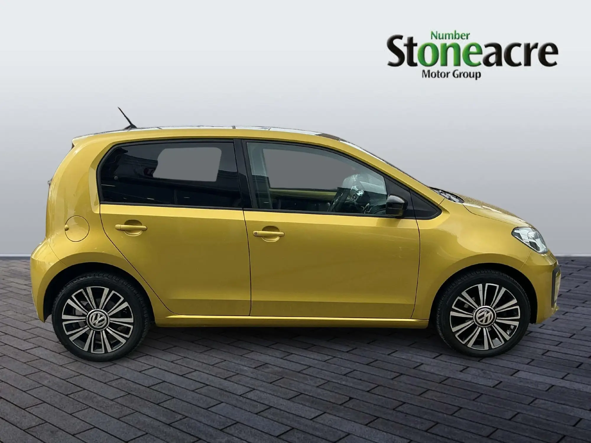 Volkswagen up! 1.0 BlueMotion Tech Move up! Euro 6 (s/s) 5dr ML18FMF Image 2