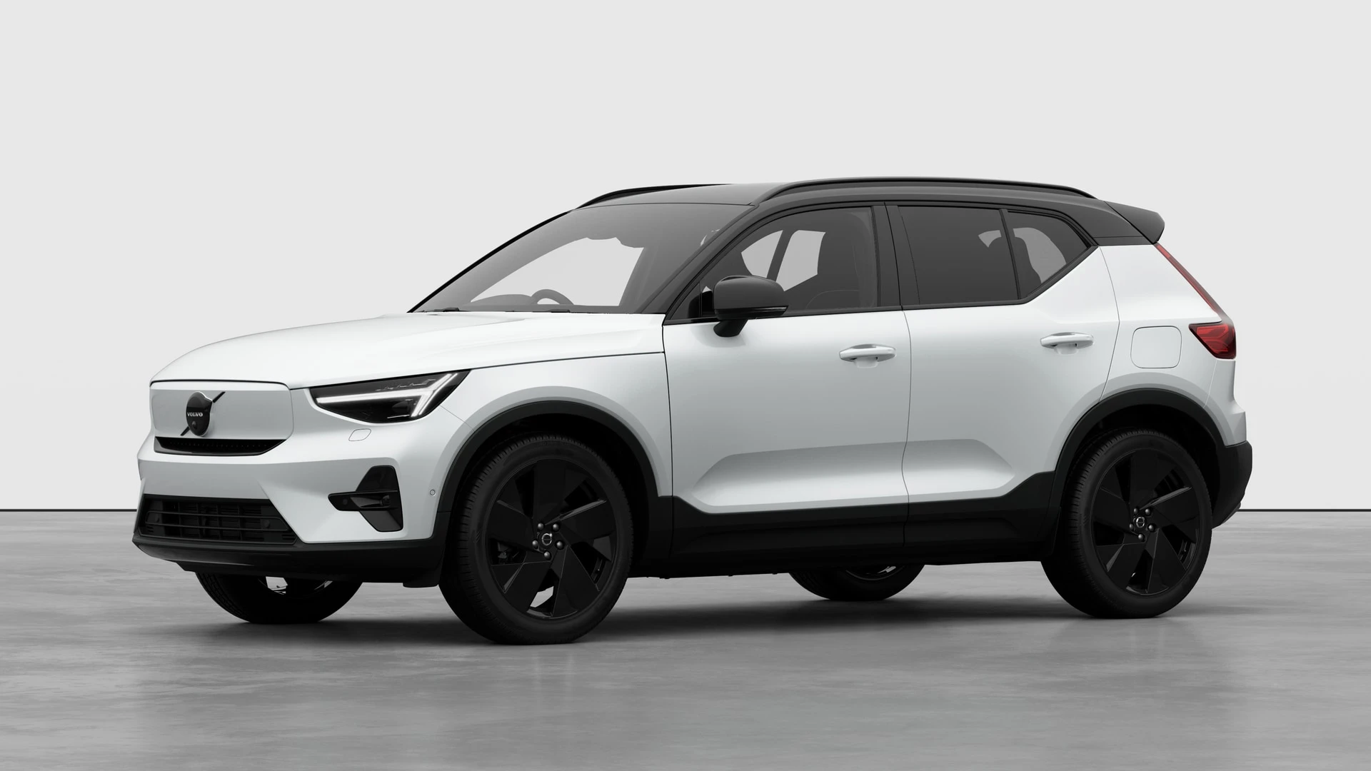 Volvo EX40 325kW TM Perf Plus Black Edition 82kWh 5dr Auto Image 1