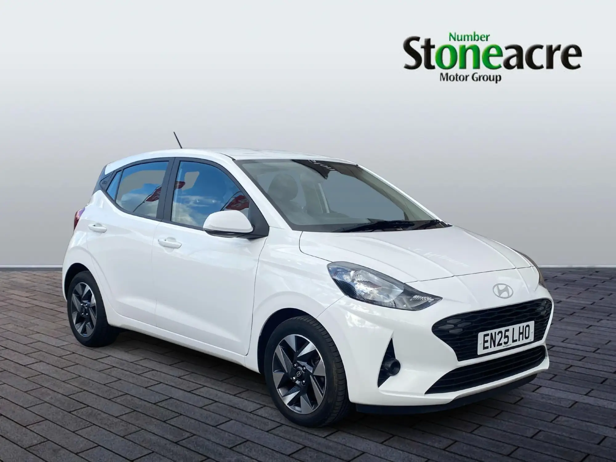 Hyundai i10 1.0 Advance Auto Euro 6 (s/s) 5dr EN25LHO Image 1