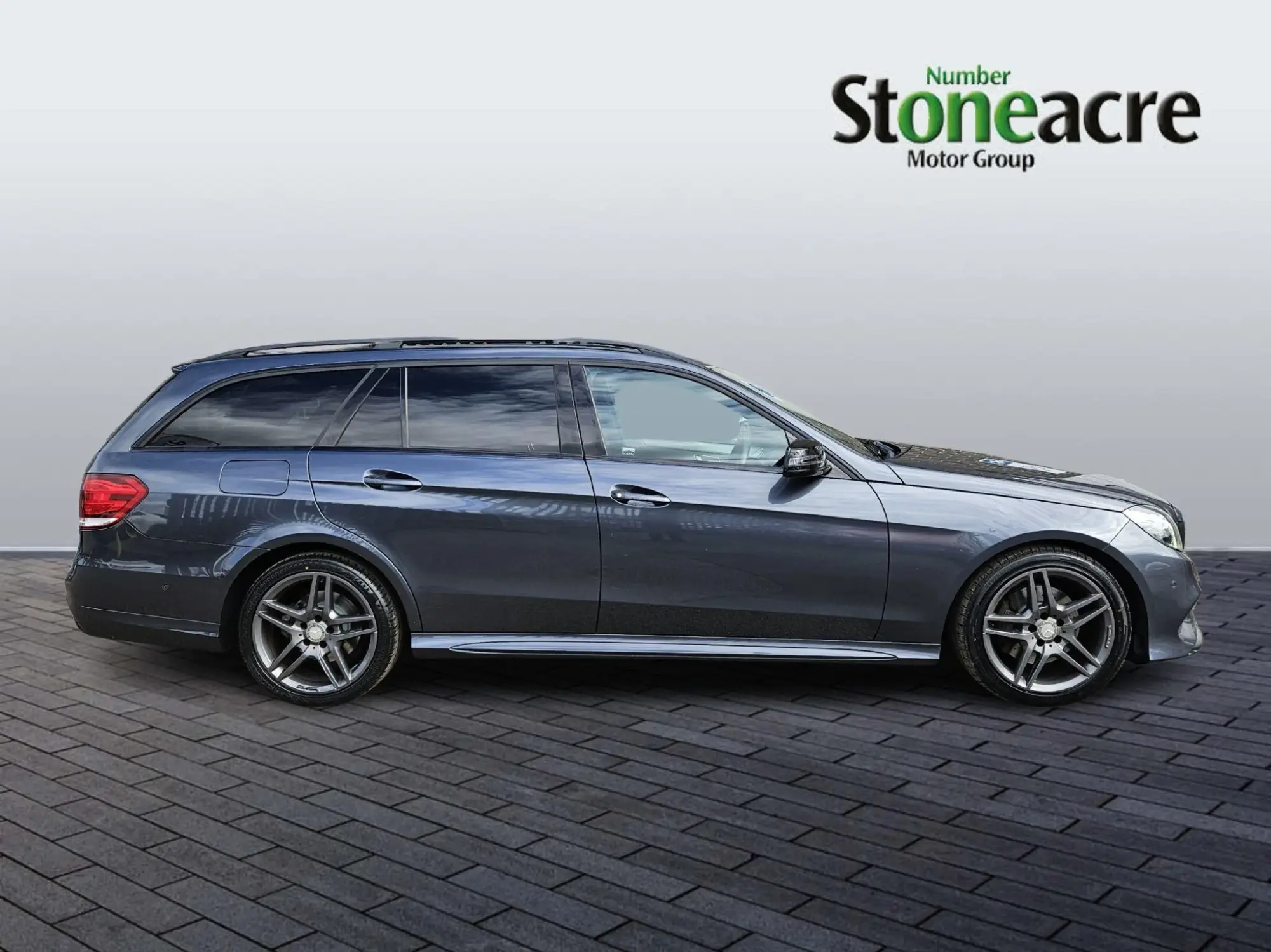 Mercedes-Benz E-Class Estate 2.1 E220 BlueTEC AMG Night Edition Estate 5dr Diesel G-Tronic+ Euro 6 (s/s) (177 ps) BK65XJF Image 2