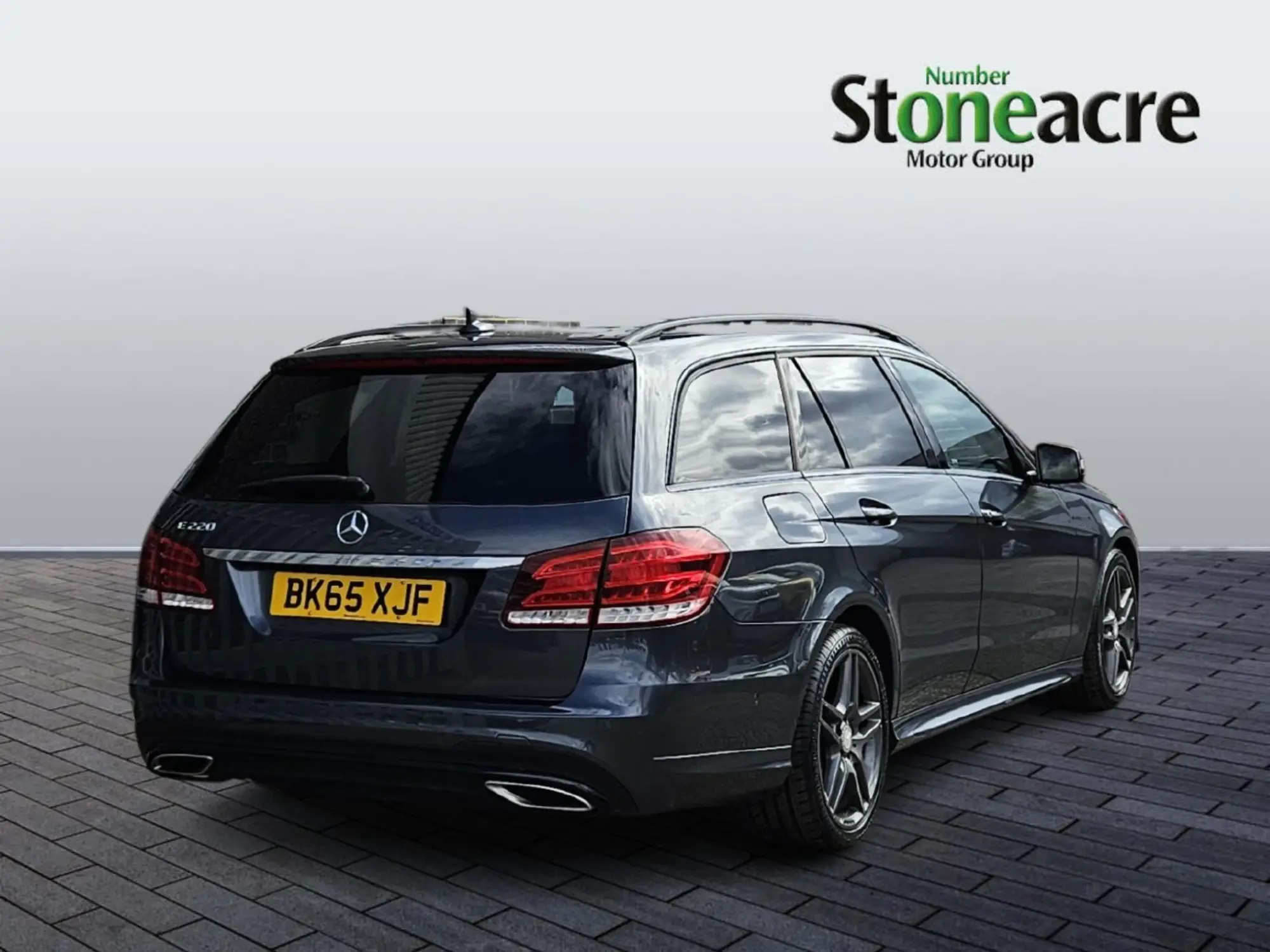 Mercedes-Benz E-Class Estate 2.1 E220 BlueTEC AMG Night Edition Estate 5dr Diesel G-Tronic+ Euro 6 (s/s) (177 ps) BK65XJF Image 3