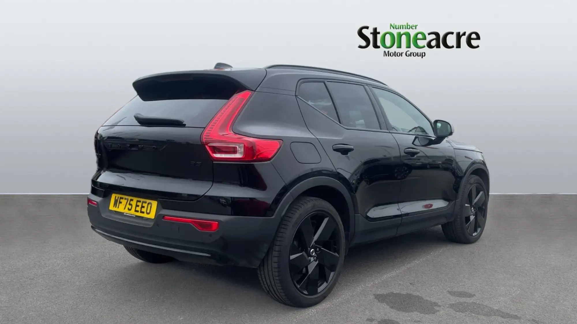 Volvo XC40 2.0 B3 MHEV Plus Black Edition DCT Auto Euro 6 (s/s) 5dr WF75EEO Image 2